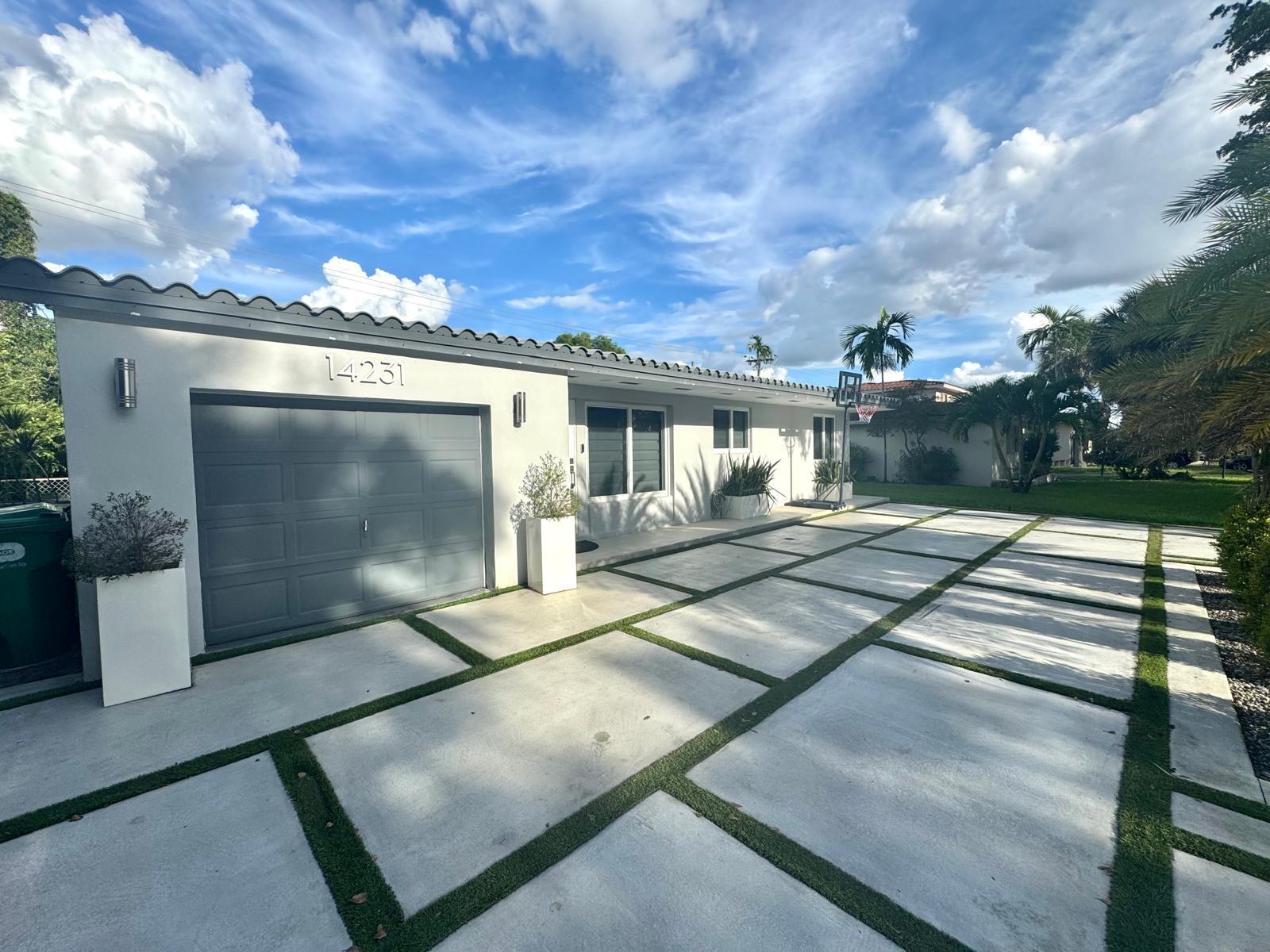 Foto de propiedad en 14231 LAKE CANDLEWOOD Court, Miami Lakes, FL 33014 Miami Lakes con MLS# 