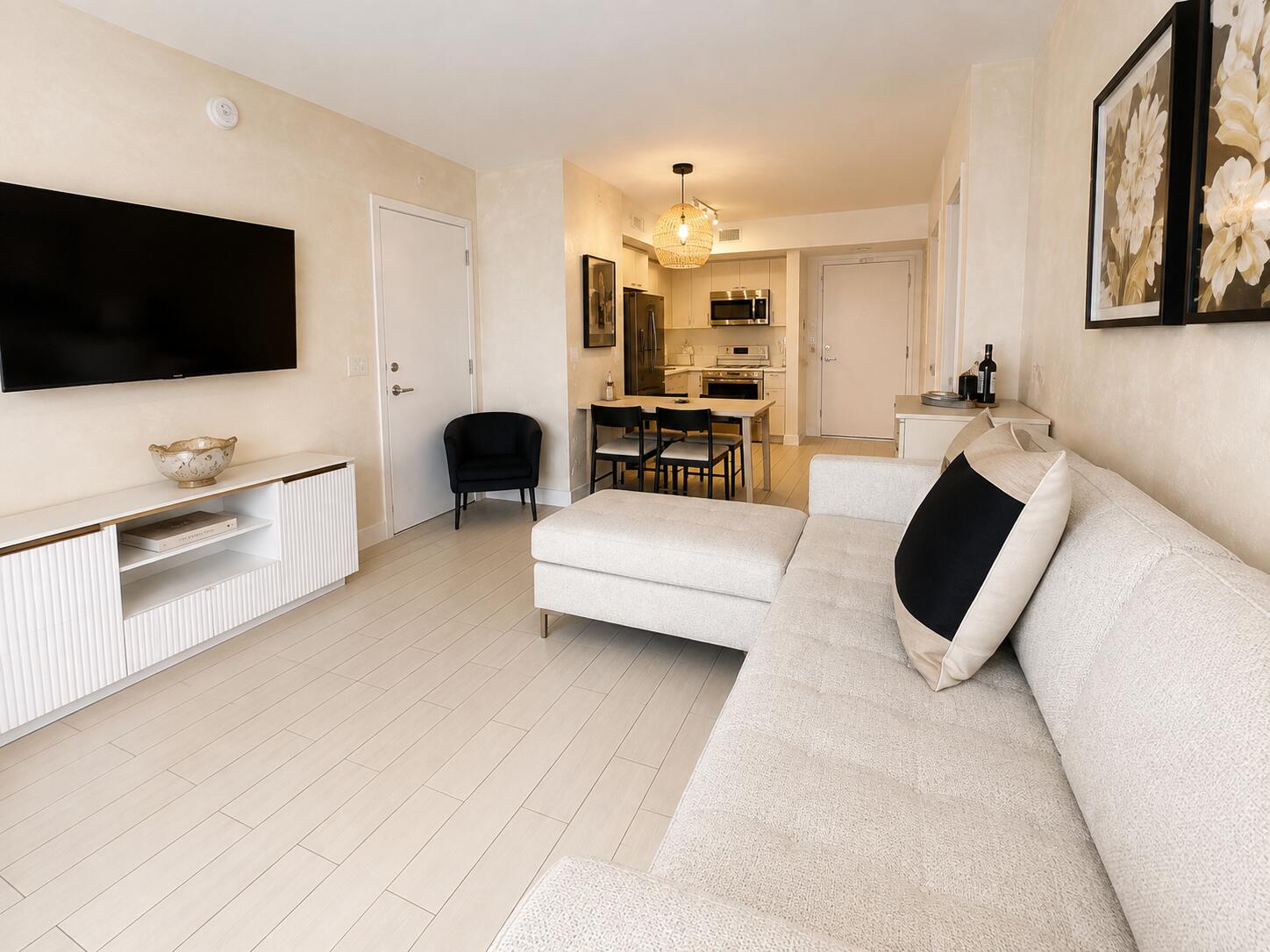 Foto de propiedad en 2602 E HALLANDALE BEACH Boulevard R403, Hallandale Beach, FL 33009 Hallandale Beach con MLS# 