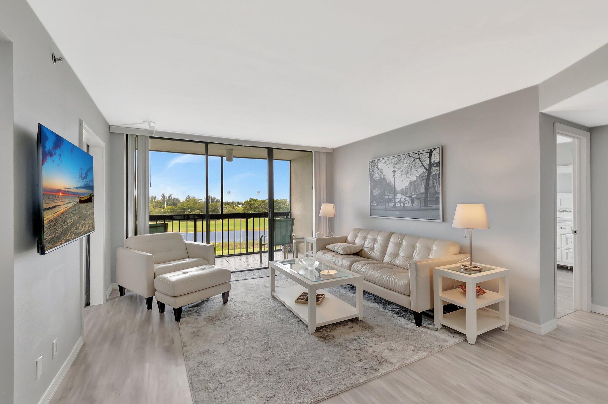 Foto de propiedad en 1566 BRIDGEWOOD Drive, Boca Raton, FL 33434 Boca Raton con MLS# 
