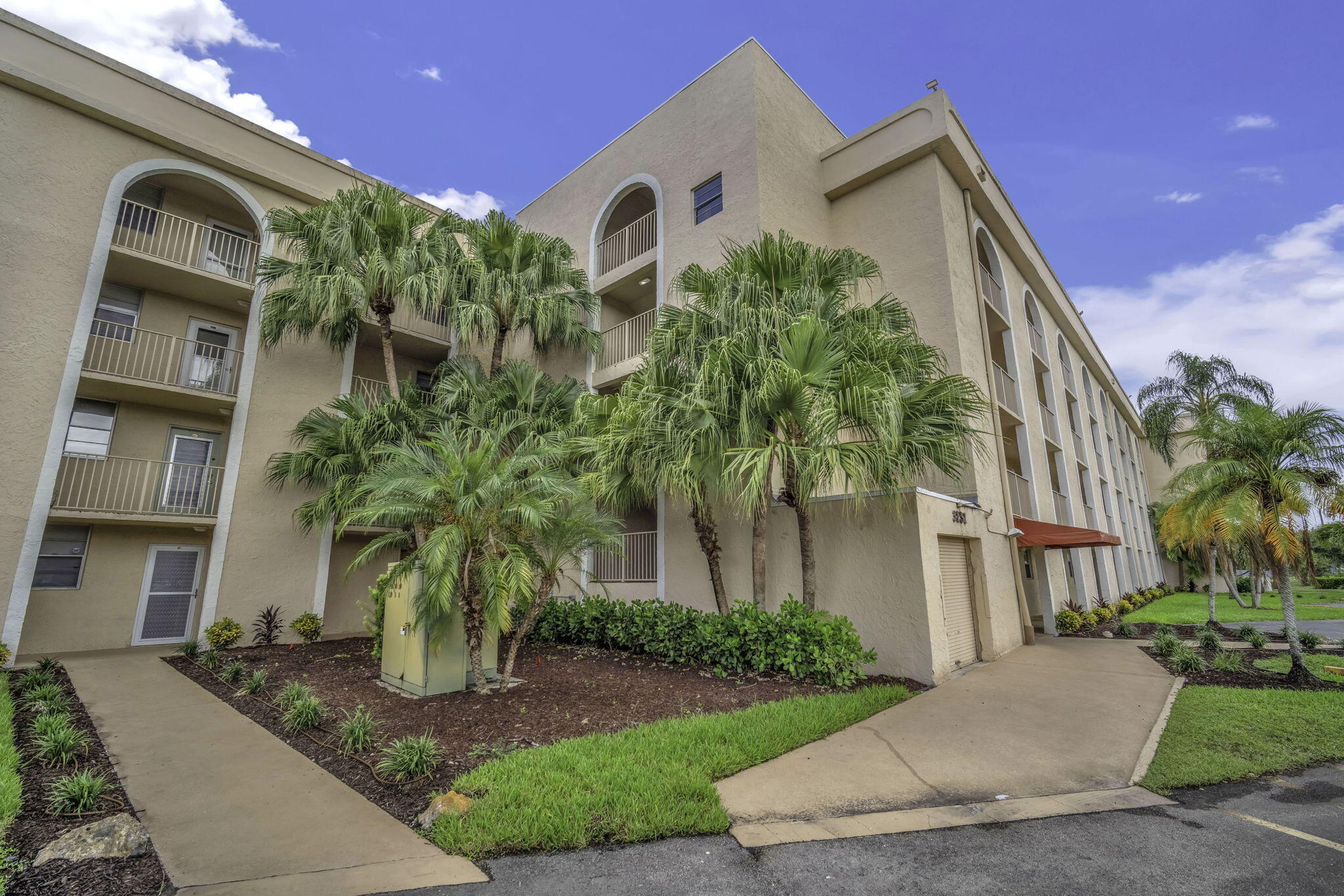 En Venta 3231 Holiday Springs Boulevard 306, Margate, FL 33063, Margate, FL 33063