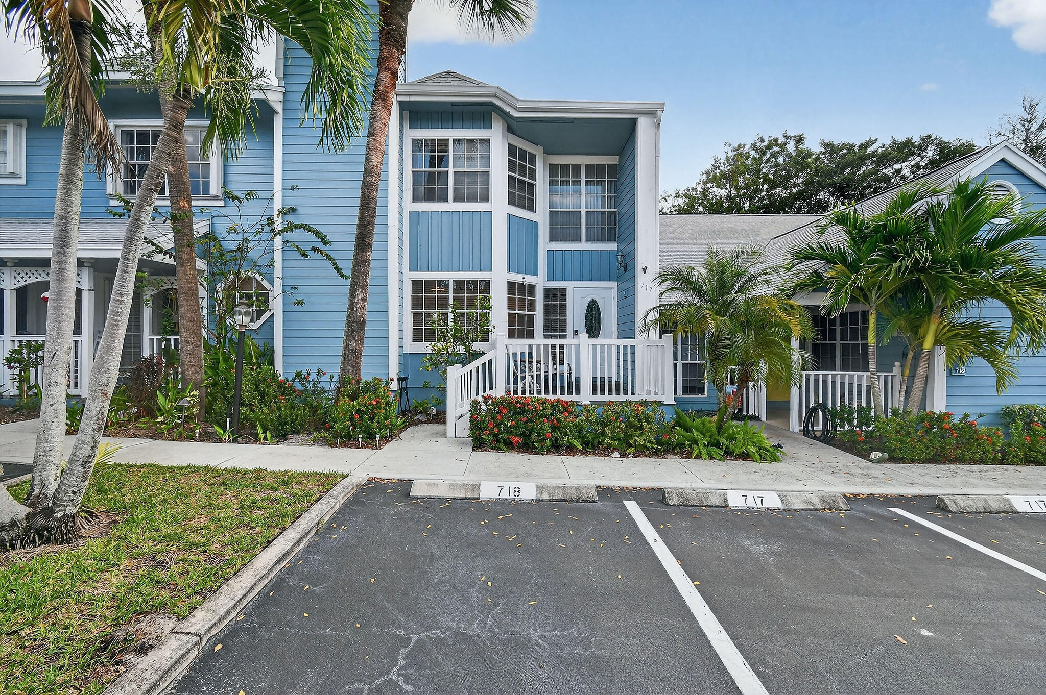 Foto de propiedad en 717 Ocean Dunes Circle, Jupiter, FL 33477 Jupiter con MLS# 
