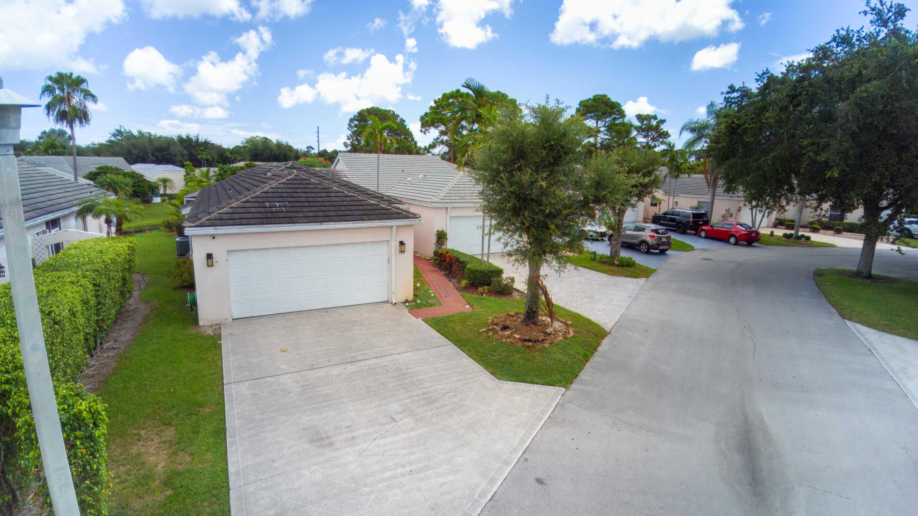 Foto de propiedad en 1066 Island Manor Drive, Greenacres, FL 33413 Greenacres con MLS# 