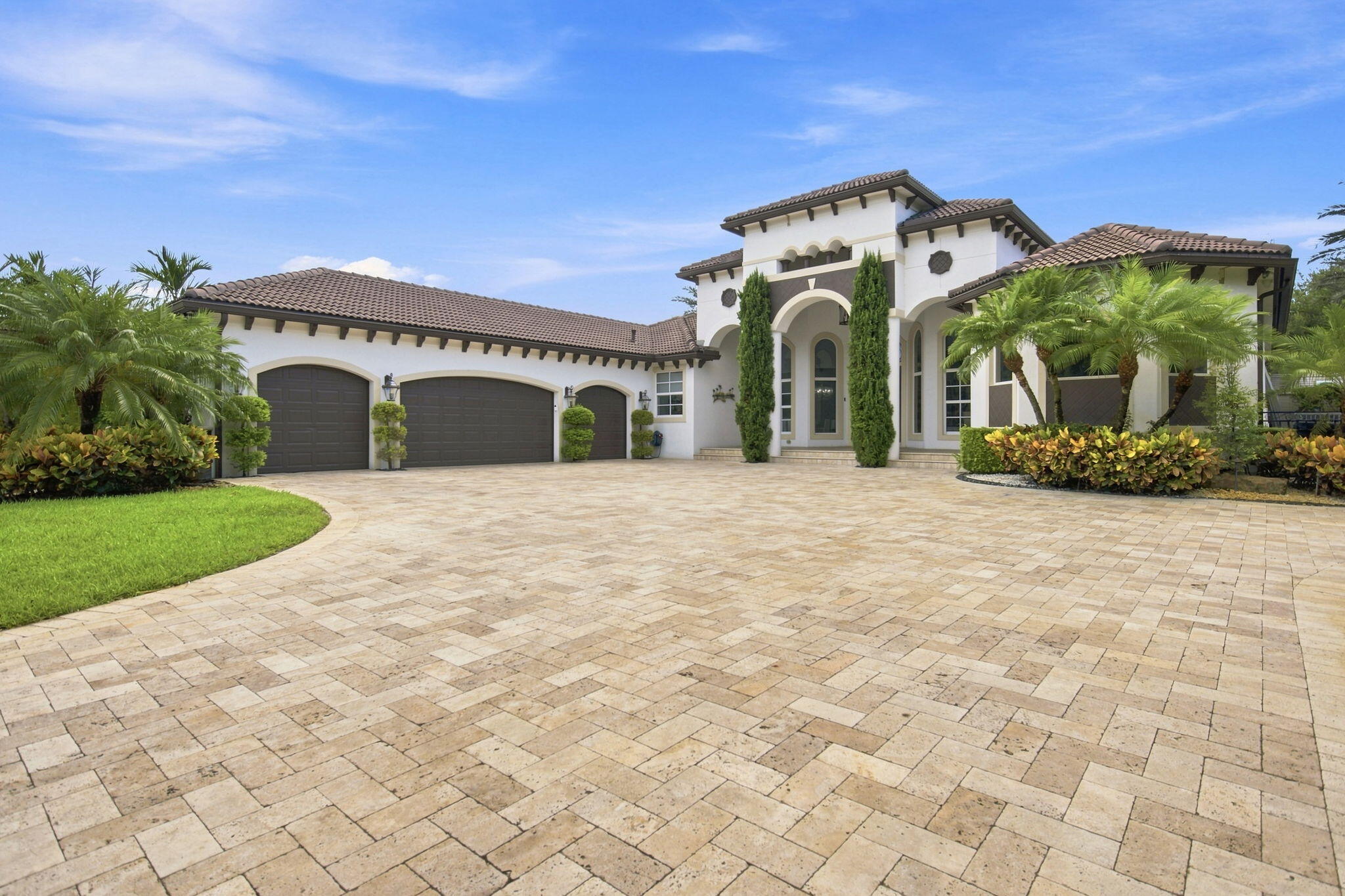 Foto de propiedad en 4851 SW 111TH Terrace, Davie, FL 33328 Davie con MLS# 