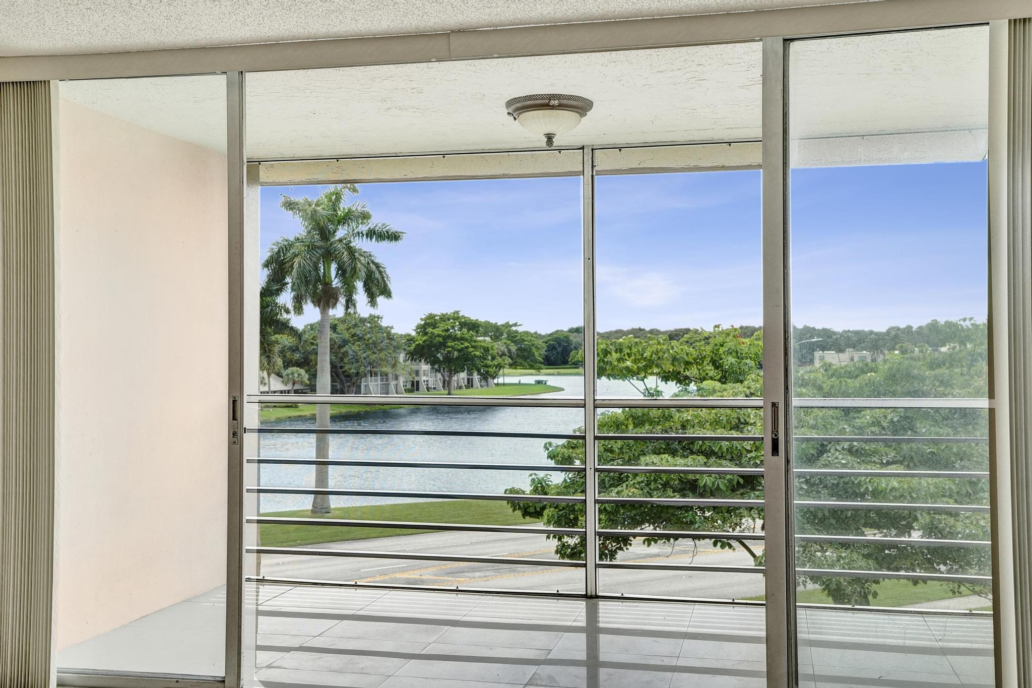 Foto de propiedad en 9480 Tangerine Place 402, Davie, FL 33324 Davie con MLS# 