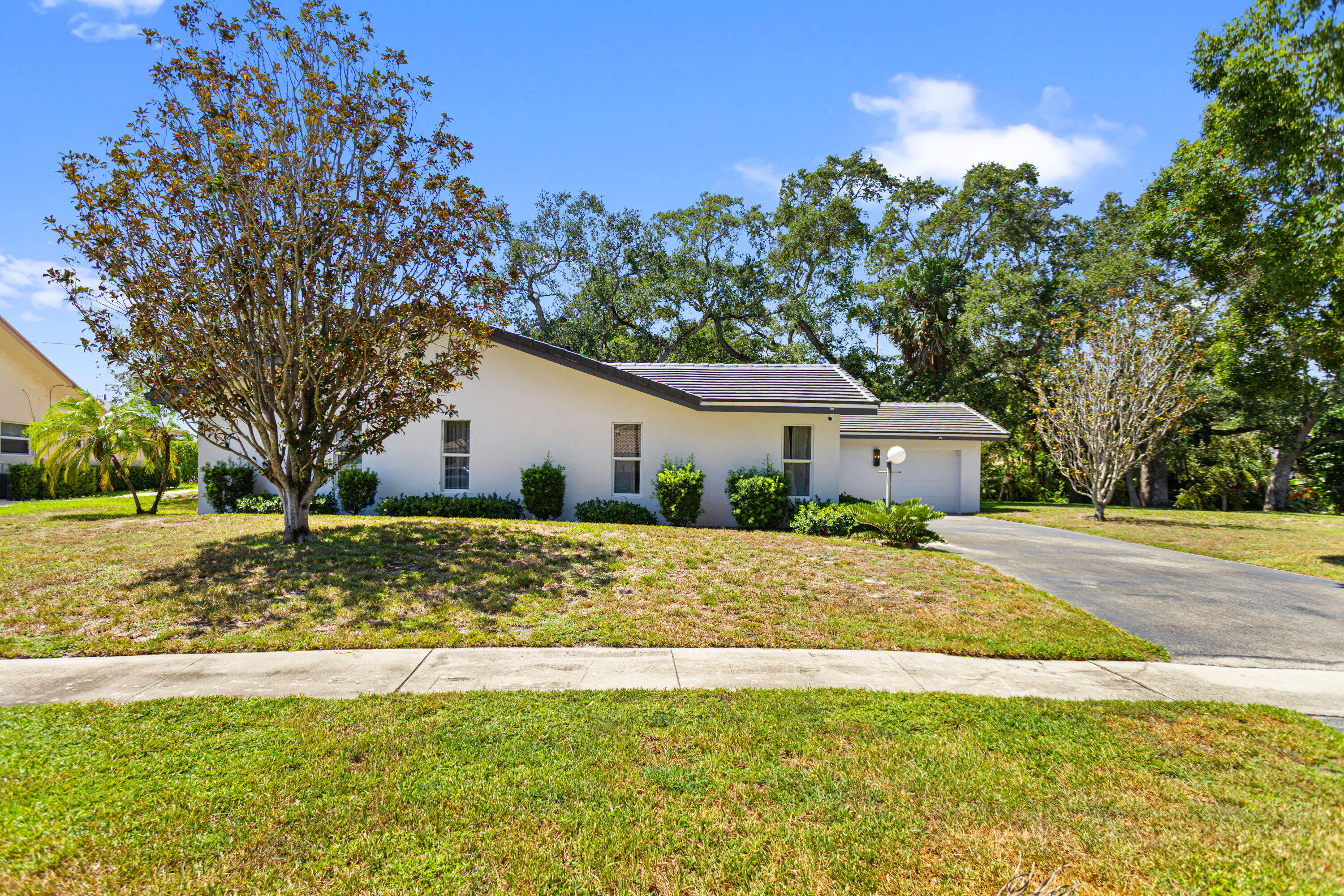 Foto de propiedad en 1050 SW 1ST Street, Boca Raton, FL 33486 Boca Raton con MLS# 