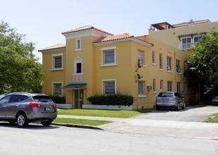 Foto de propiedad en 102 MENORES Avenue 7, Coral Gables, FL 33134 Coral Gables con MLS# 