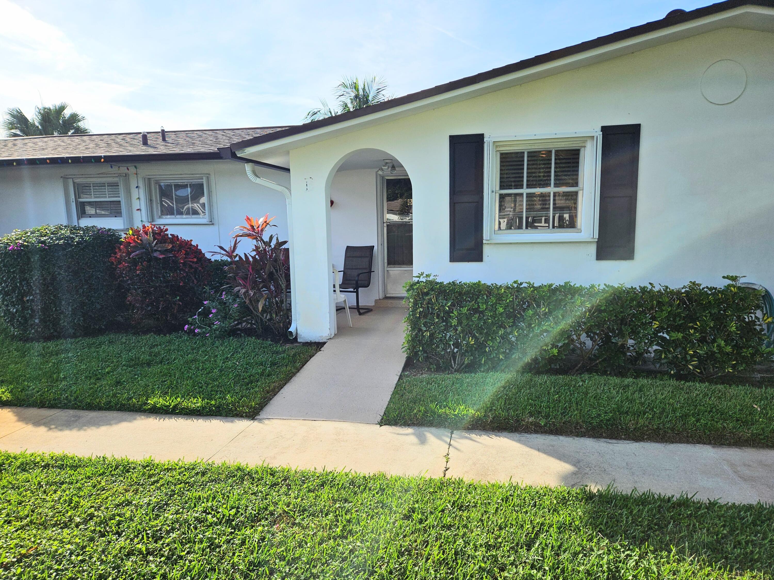 Foto de propiedad en 2920 CROSLEY Drive E B, West Palm Beach, FL 33415 West Palm Beach con MLS# 