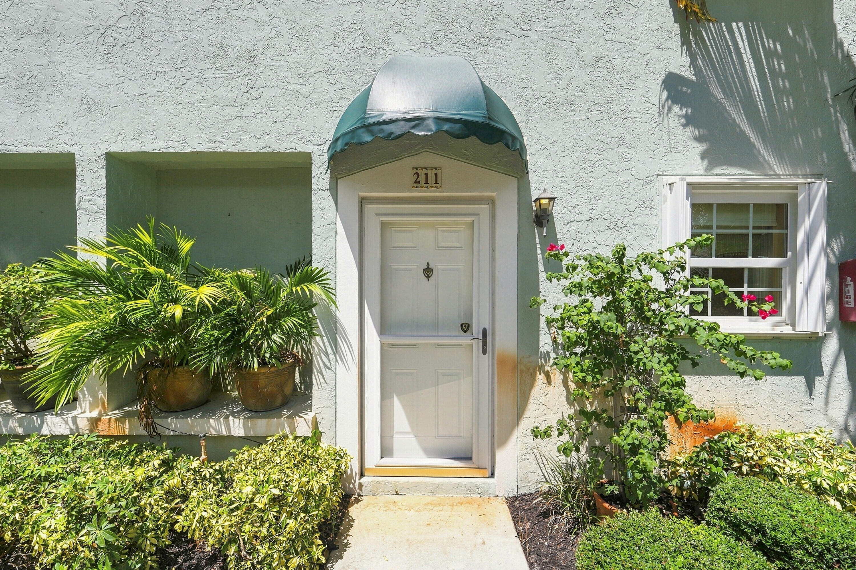 Foto de propiedad en 211 Waterside Drive, Hypoluxo, FL 33462 Hypoluxo con MLS# 