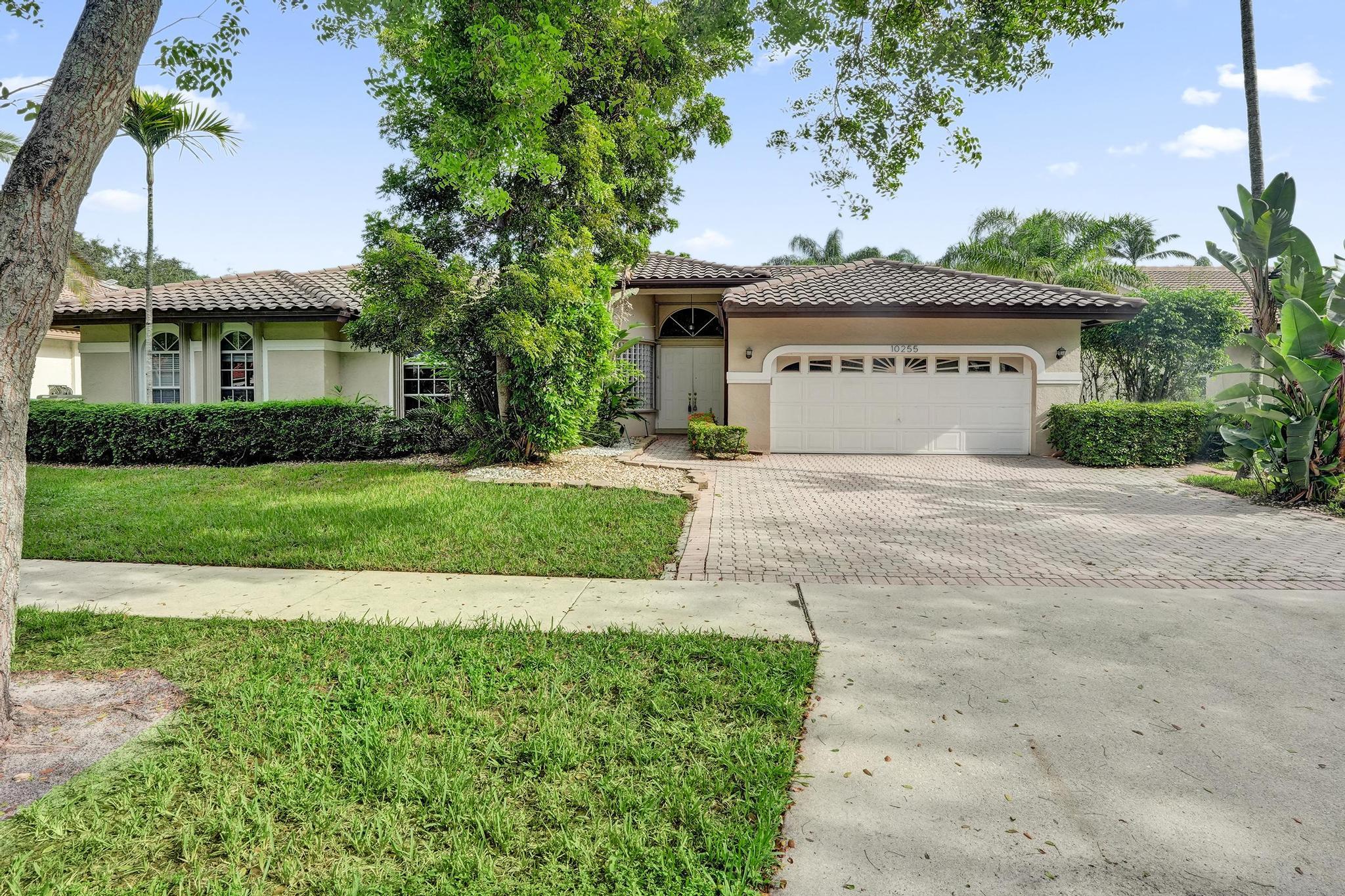 Foto de propiedad en 10255 GUATEMALA Street, Cooper City, FL 33026 Cooper City con MLS# 
