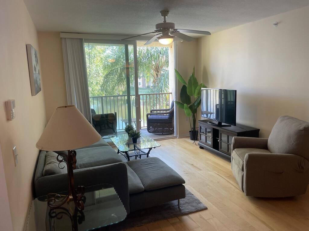 Foto de propiedad en 712 VILLA Circle, Boynton Beach, FL 33435 Boynton Beach con MLS# 