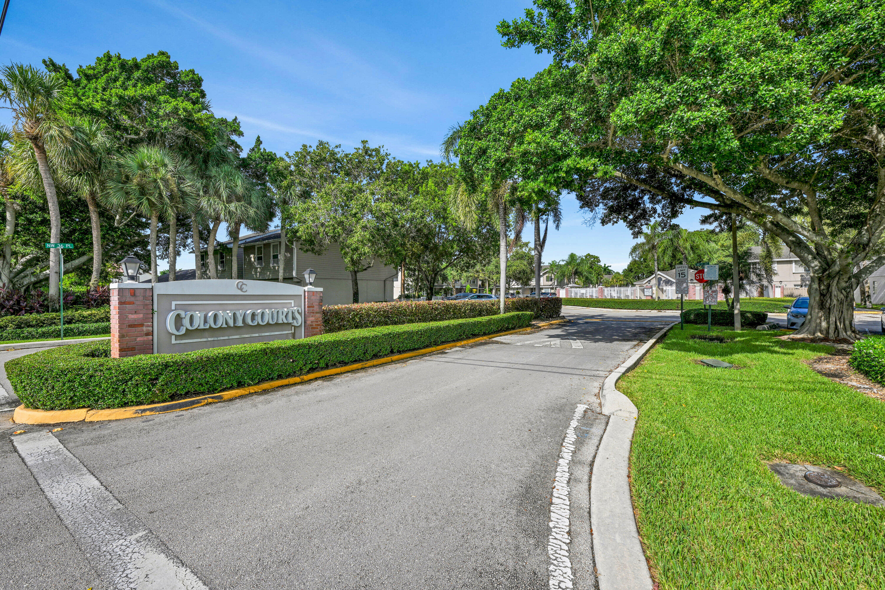 Foto de propiedad en 12152 NW 36th Place, Sunrise, FL 33323 Sunrise con MLS# 