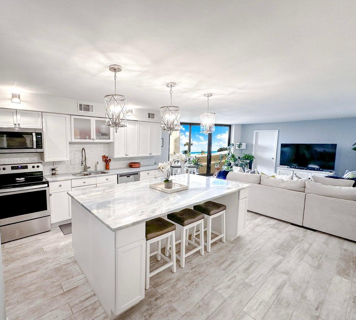 Foto de propiedad en 2800 N OCEAN Drive B-2D, Singer Island, FL 33404 Singer Island con MLS# 