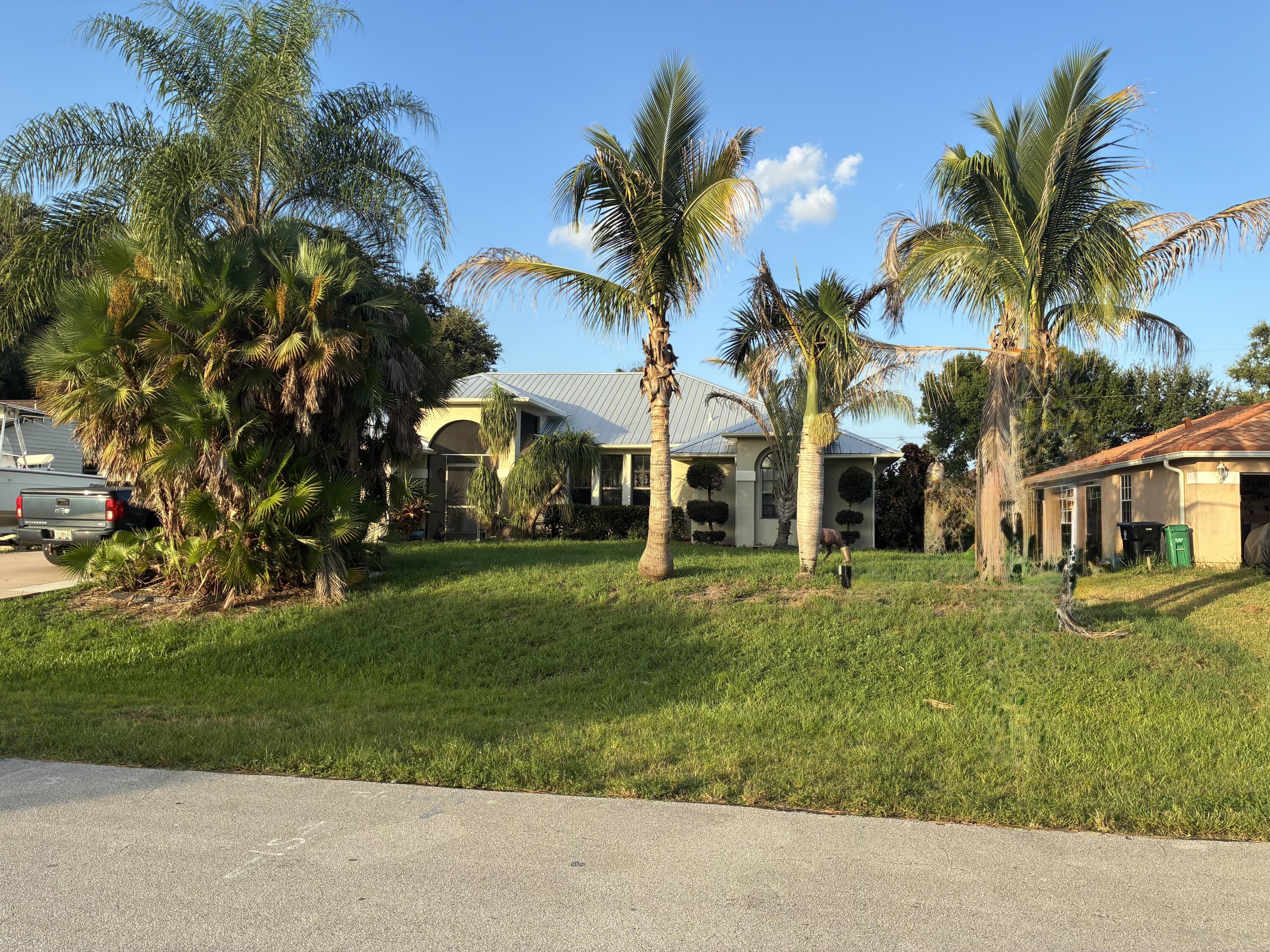 En Venta 1901 SW MONTERREY Lane, Port St. Lucie, FL 34953, Port St. Lucie, FL 34953