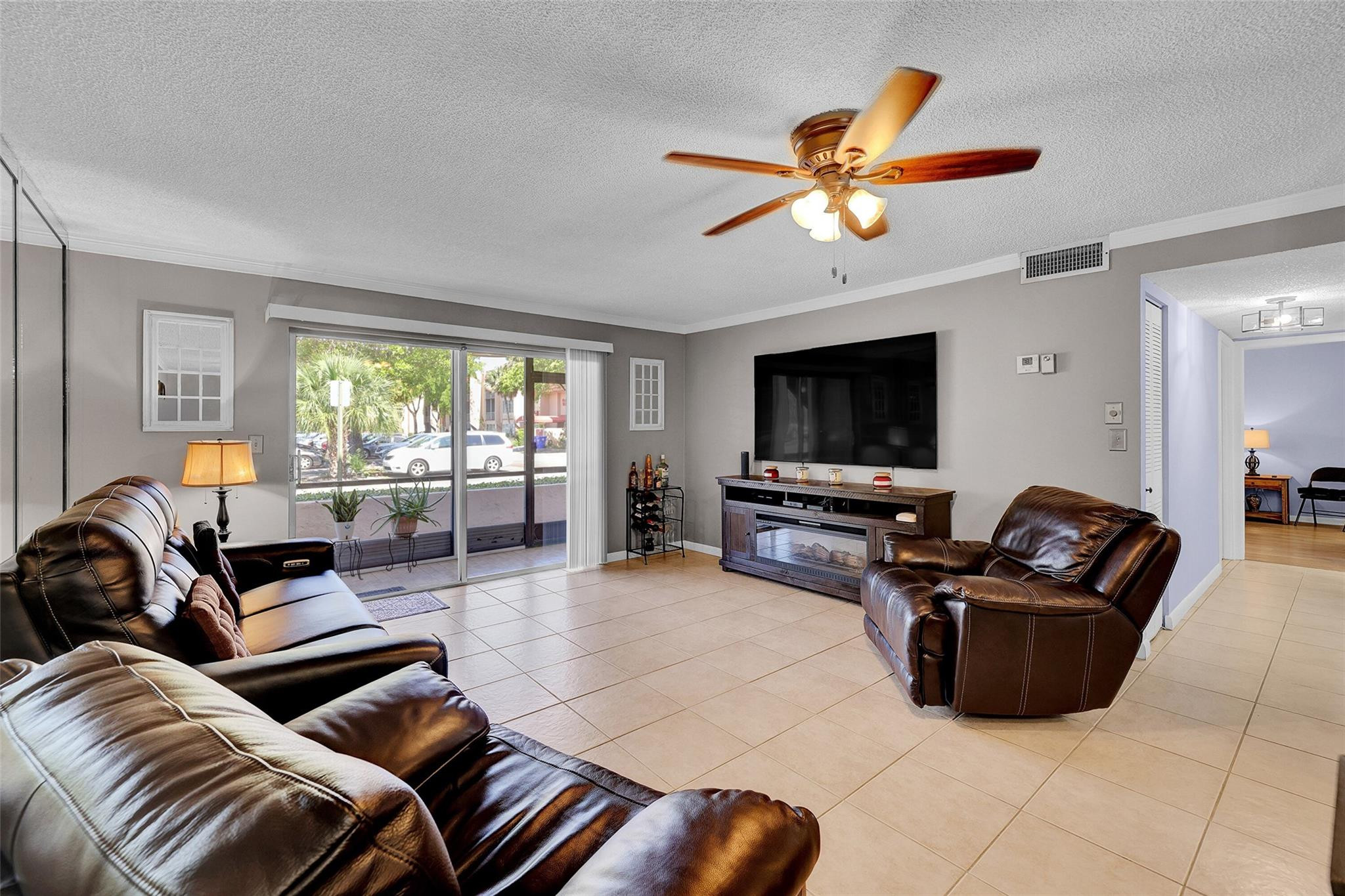 Foto de propiedad en 8260 SW 24th Street E 6112, North Lauderdale, FL 33068 North Lauderdale con MLS# 