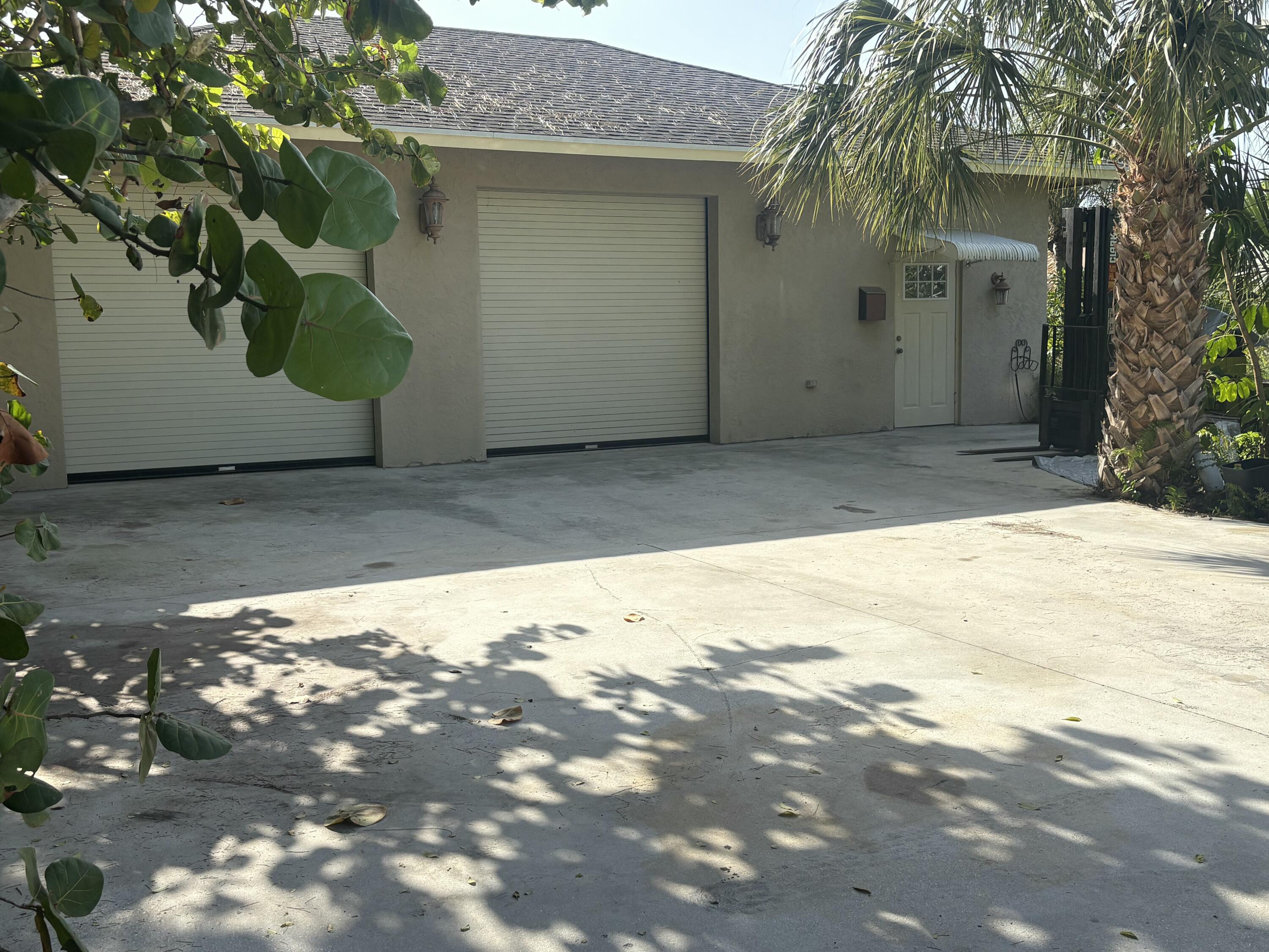 Foto de propiedad en 3127 Carol Avenue, Palm Springs, FL 33461 Palm Springs con MLS# 