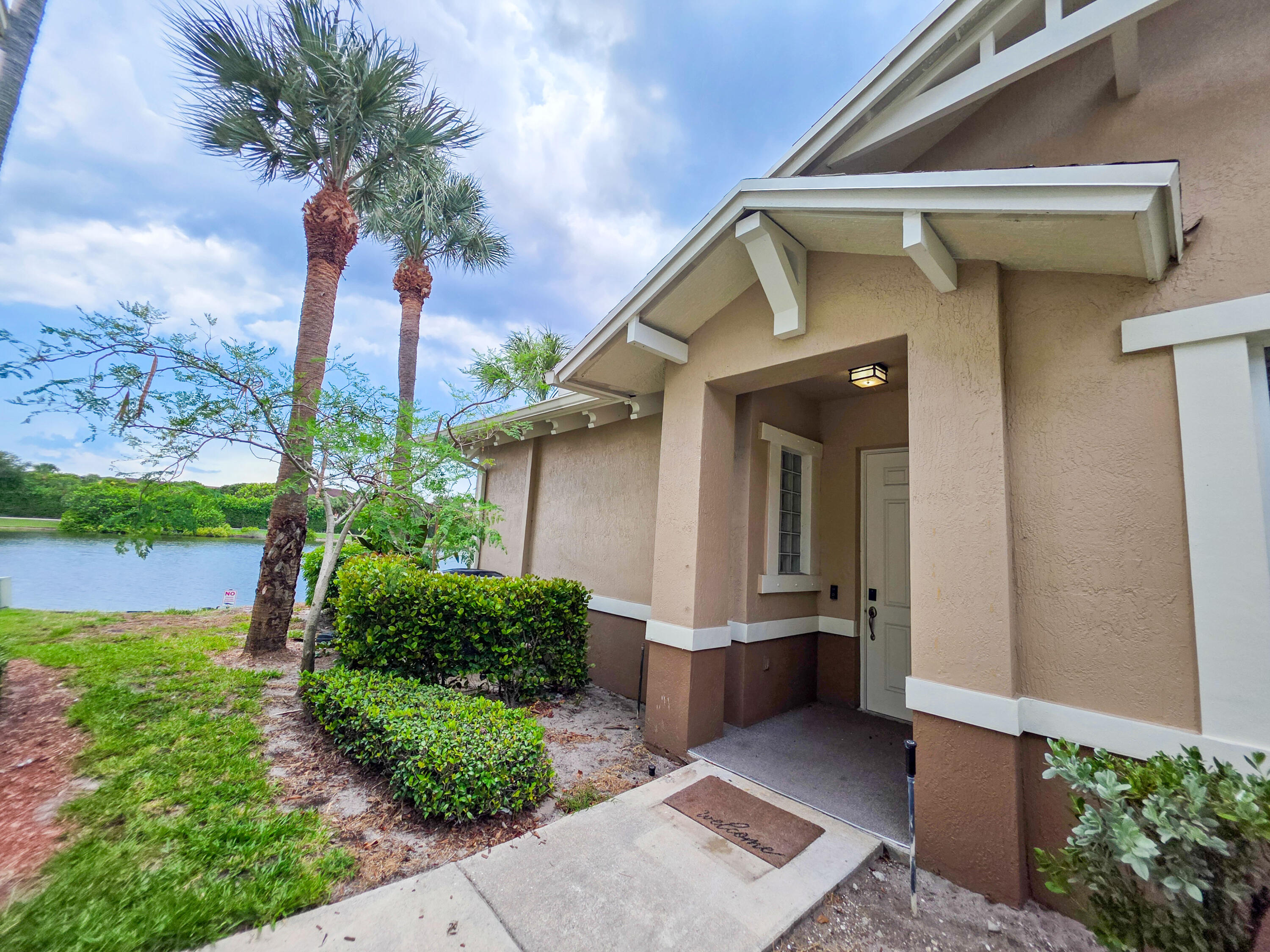 Foto de propiedad en 855 Marina Del Ray Lane 1, West Palm Beach, FL 33401 West Palm Beach con MLS# 