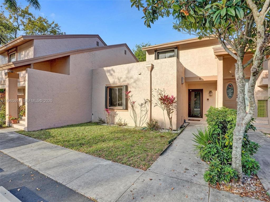 Foto de propiedad en 6 CHESTNUT Circle, Cooper City, FL 33026 Cooper City con MLS# 