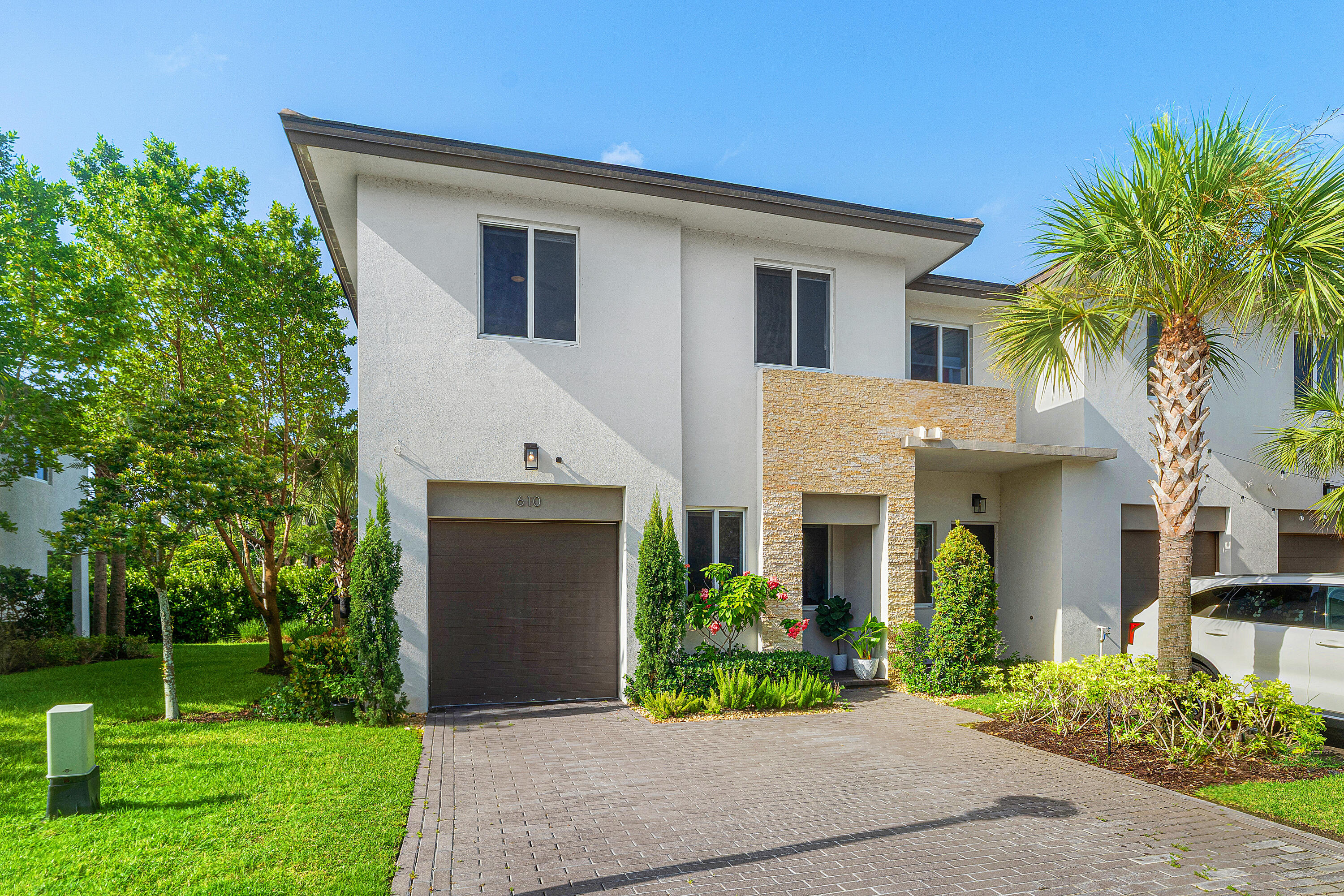 Foto de propiedad en 610 Pioneer Way, Royal Palm Beach, FL 33411 Royal Palm Beach con MLS# 