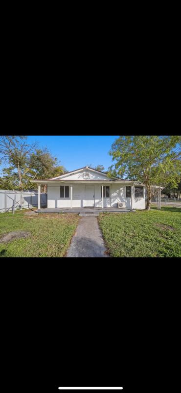Foto de propiedad en 1796 NW 112th Street, Miami, FL 33167 Miami con MLS# 