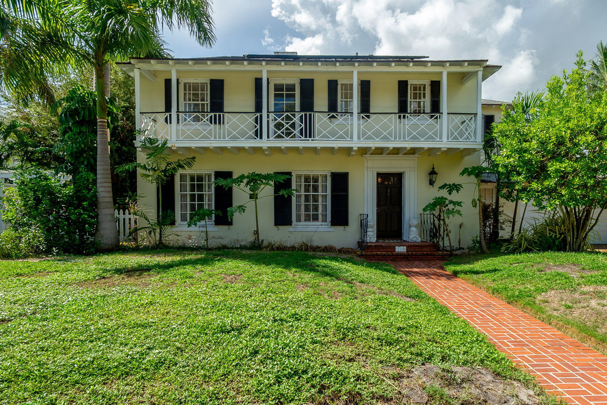 Foto de propiedad en 210 BELMONTE Road, West Palm Beach, FL 33405 West Palm Beach con MLS# 