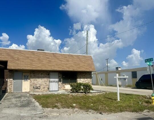 Foto de propiedad en 4493 NW 8th Avenue NW 8, Oakland Park, FL 33334 Oakland Park con MLS# 