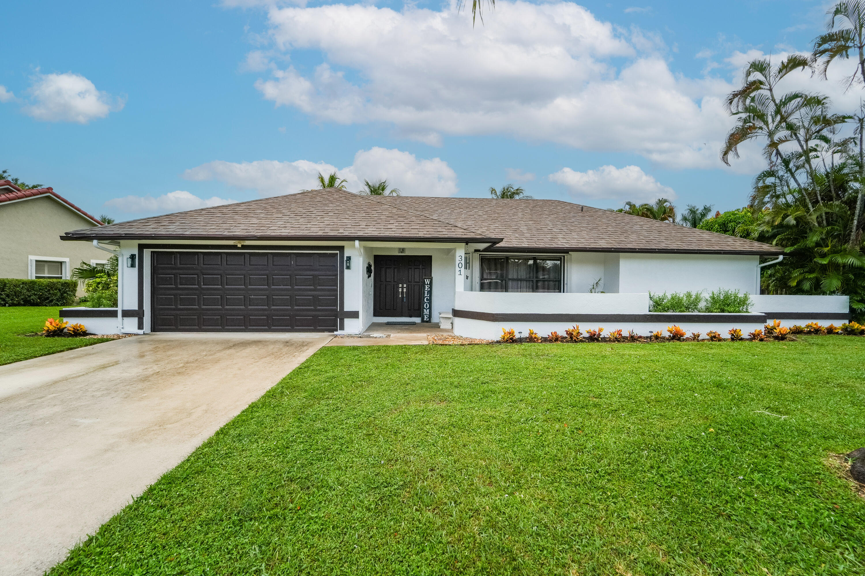 Foto de propiedad en 301 KNOTTY WOOD Lane, Wellington, FL 33414 Wellington con MLS# 