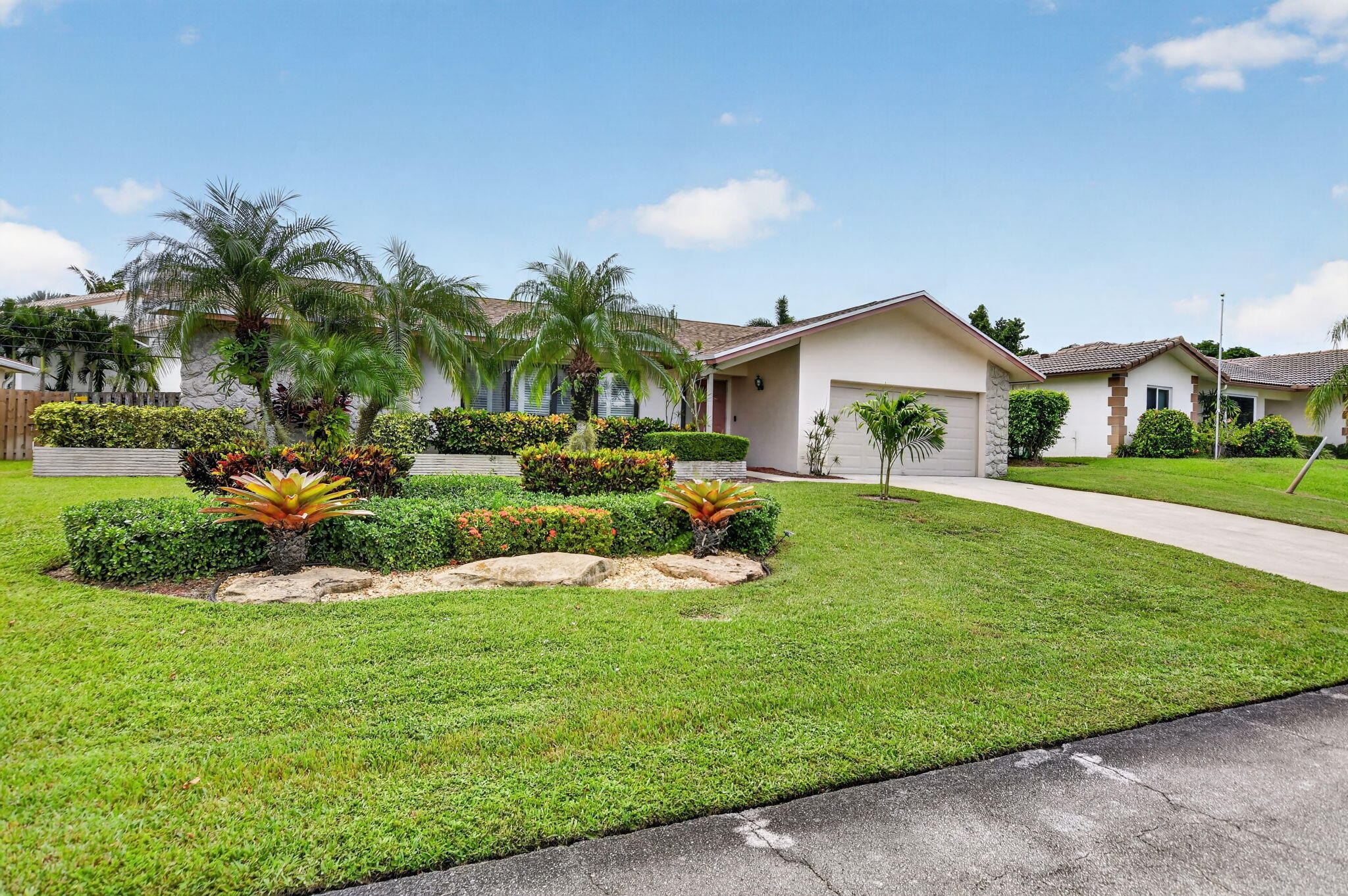 Foto de propiedad en 554 NW 46TH Street, Boca Raton, FL 33431 Boca Raton con MLS# 