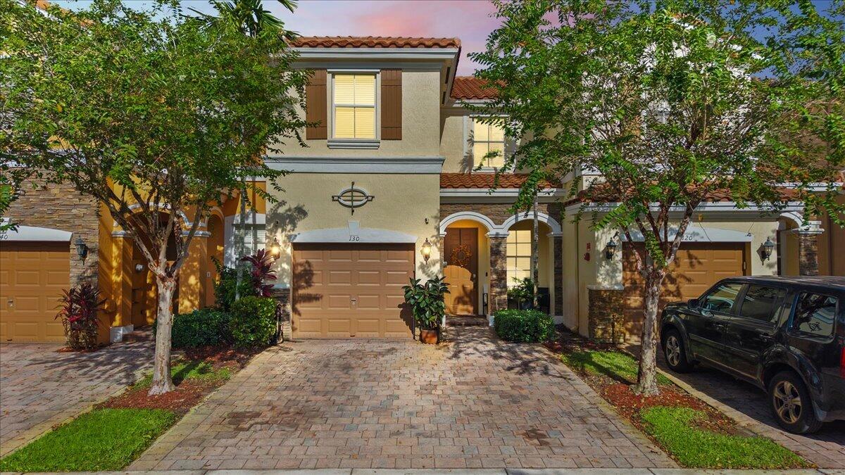 Foto de propiedad en 130 EMERALD CREEK Terrace, Plantation, FL 33325 Plantation con MLS# 