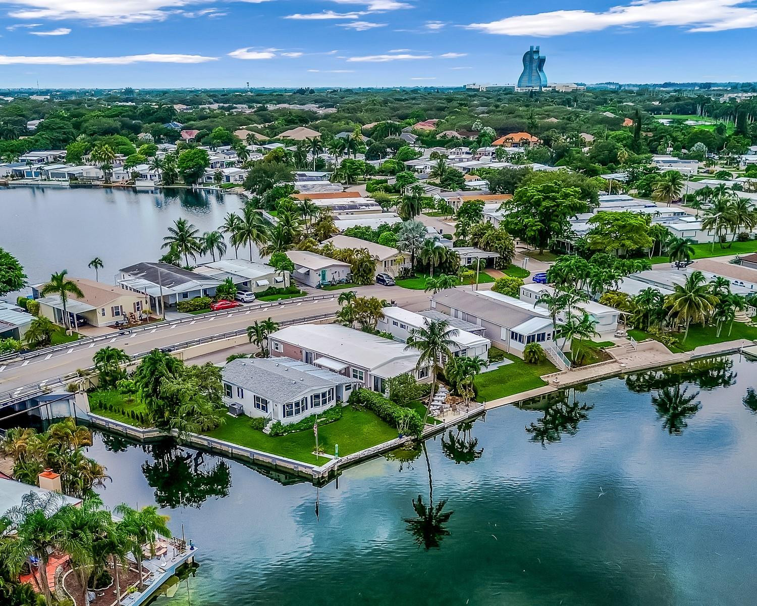 Foto de propiedad en 3055 Lakeshore Drive, Fort Lauderdale, FL 33312 Fort Lauderdale con MLS# 