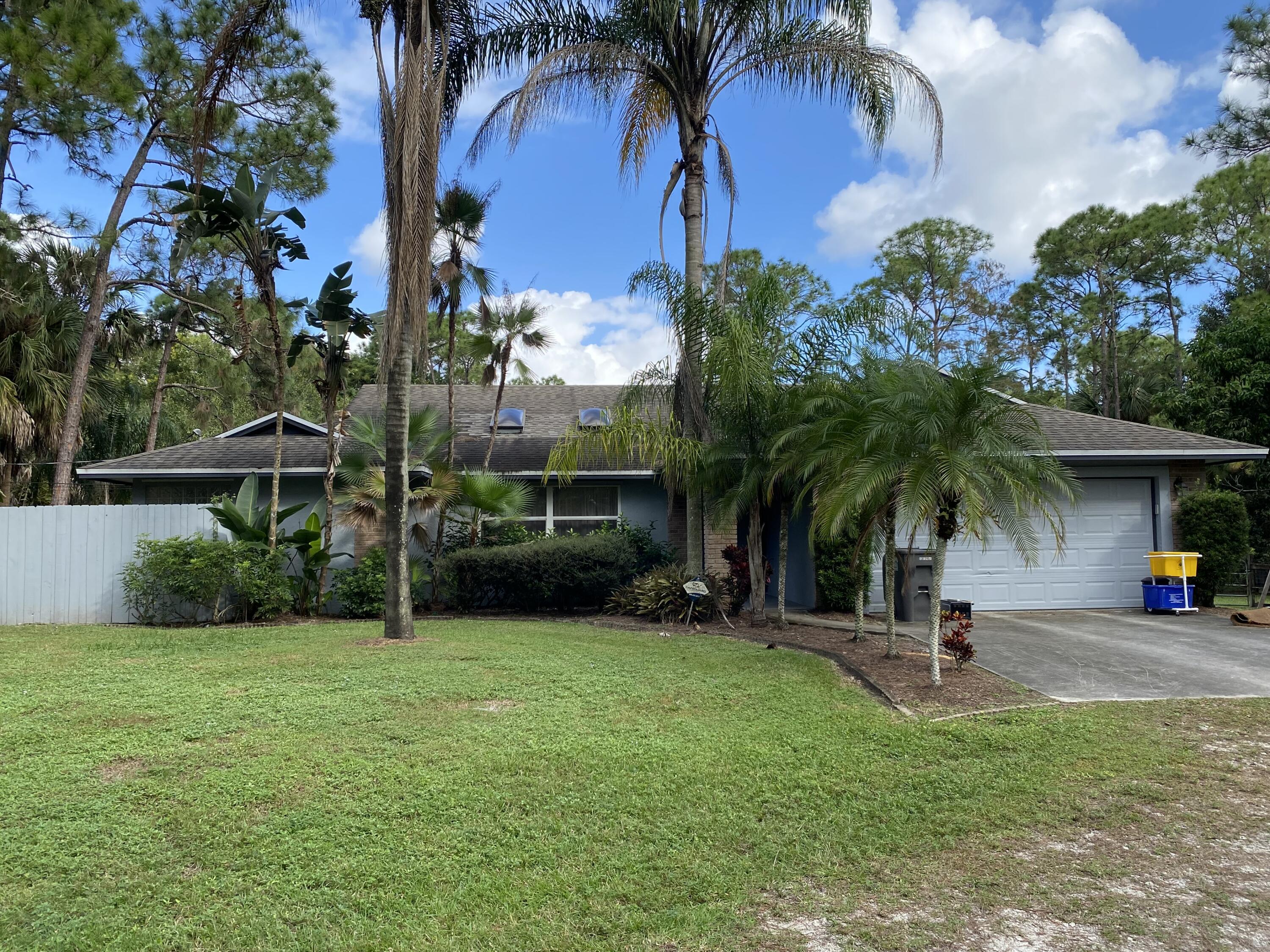 Foto de propiedad en 10245 N 157 Street N, Jupiter, FL 33478 Jupiter con MLS# 