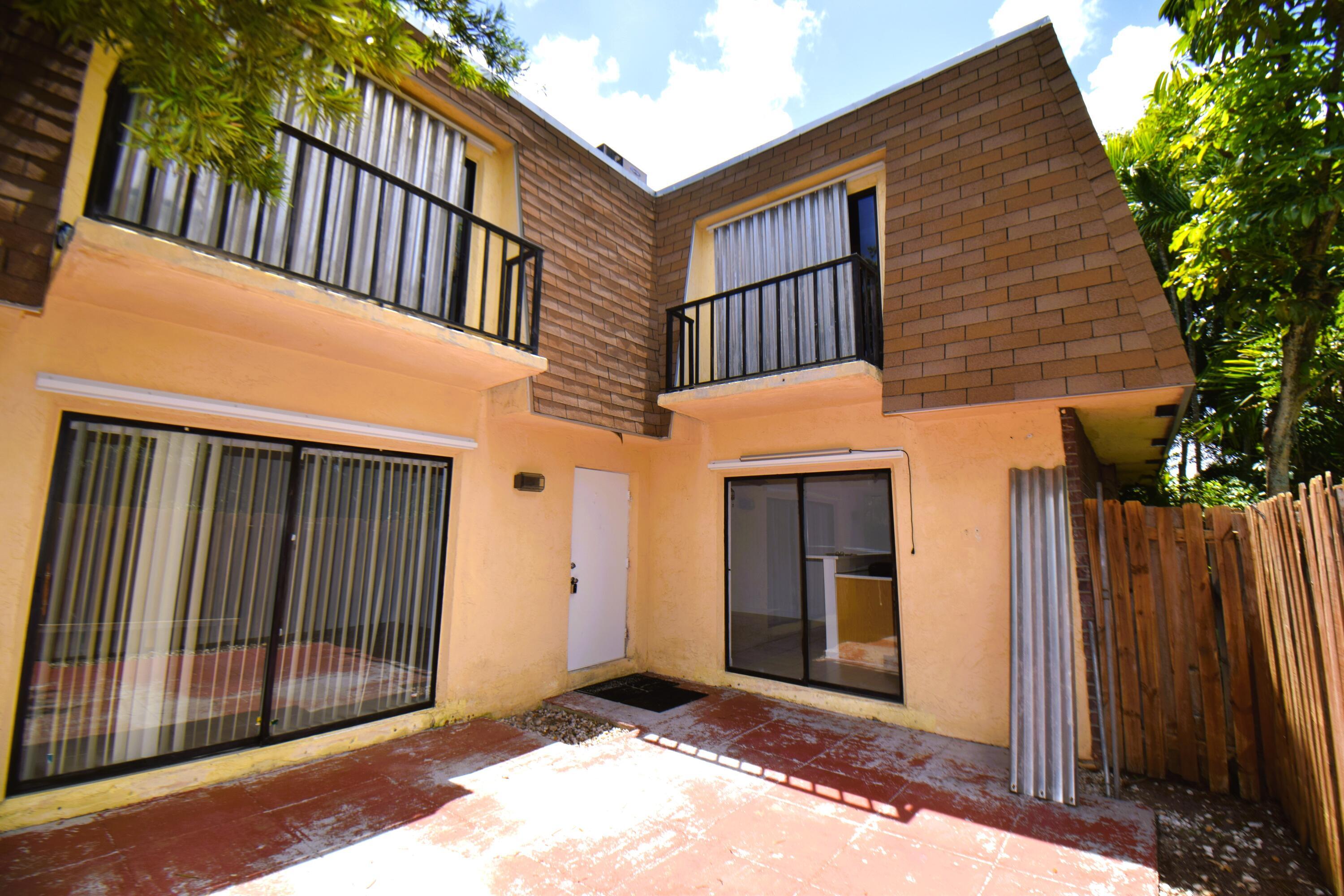 En Renta 237 Alemeda Drive 3, Palm Springs, FL 33461, Palm Springs, FL 33461