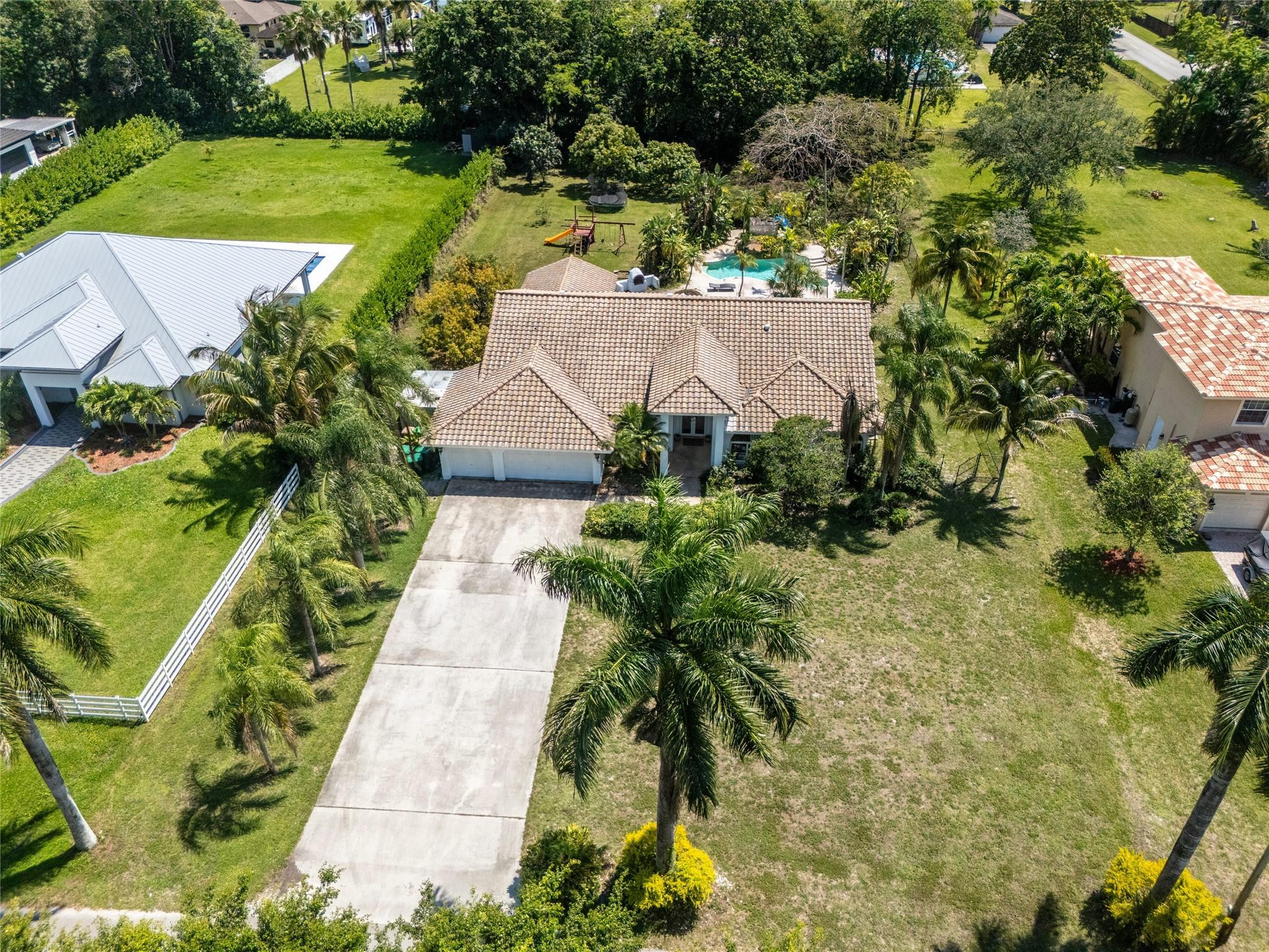 Foto de propiedad en 14463 SW 16TH Court, Davie, FL 33325 Davie con MLS# 