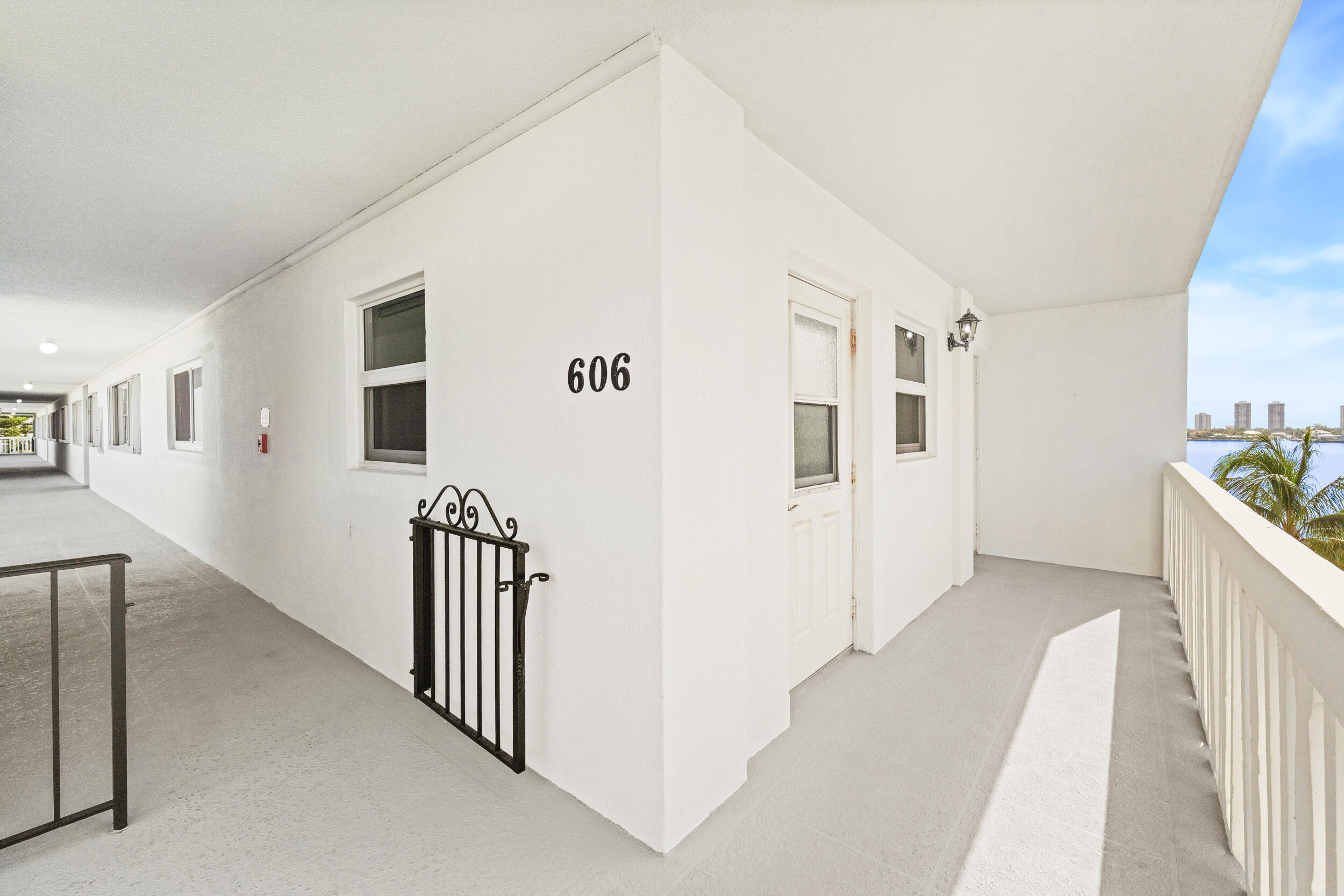 Foto de propiedad en 501 Lake Shore Drive 606, Lake Park, FL 33403 Lake Park con MLS# 