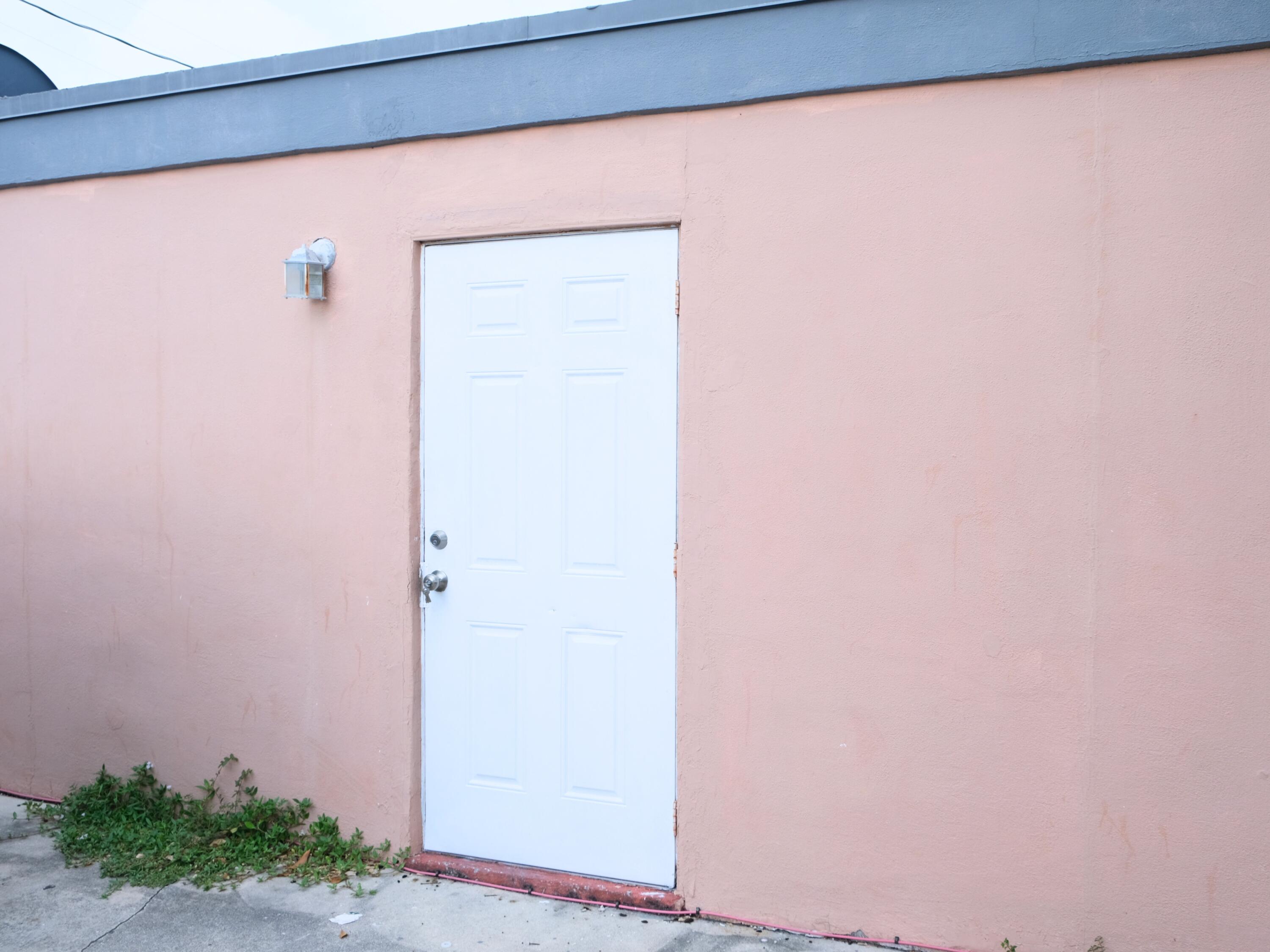 Foto de propiedad en 438 ROSELAND Drive studio 2, West Palm Beach, FL 33405 West Palm Beach con MLS# 