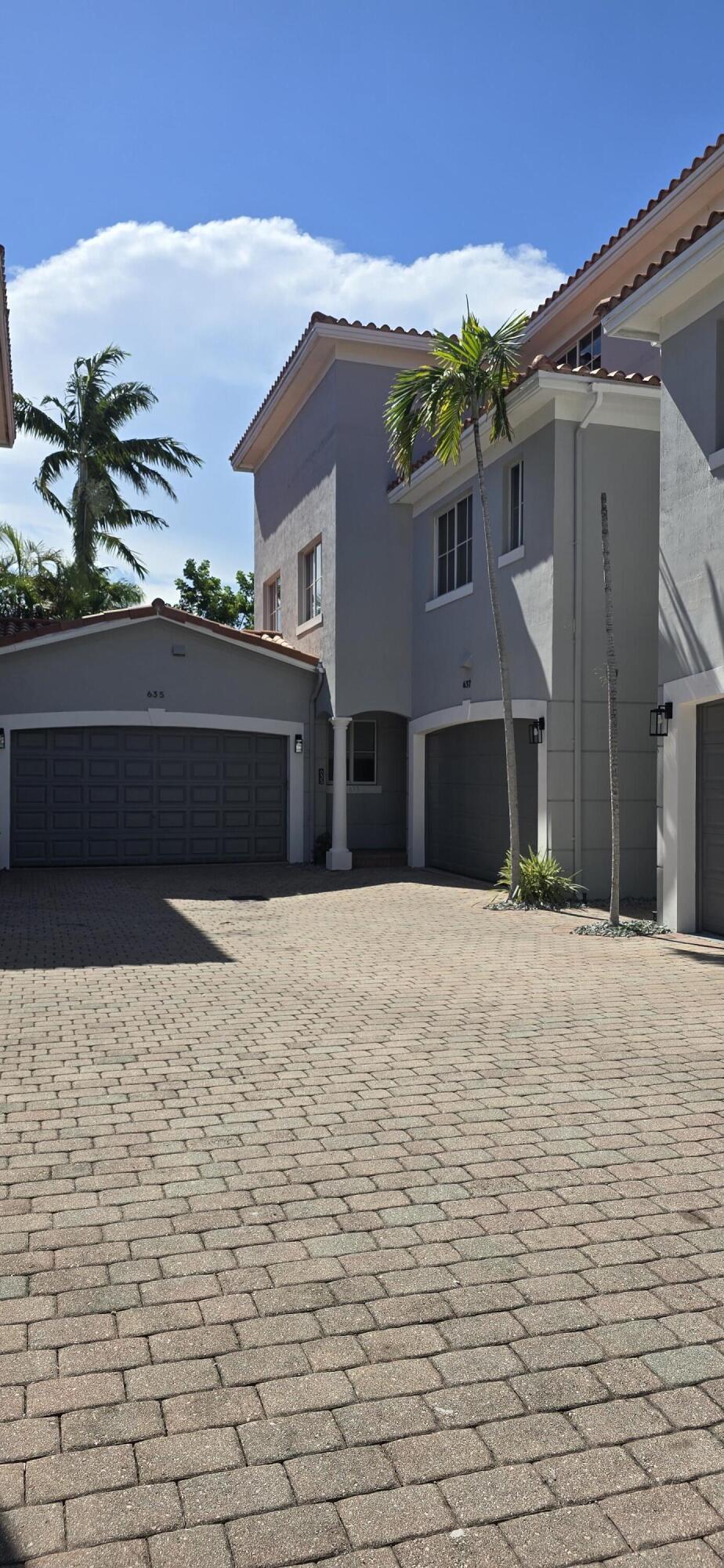 Foto de propiedad en 635 NE 11th Avenue, Fort Lauderdale, FL 33304 Fort Lauderdale con MLS# 