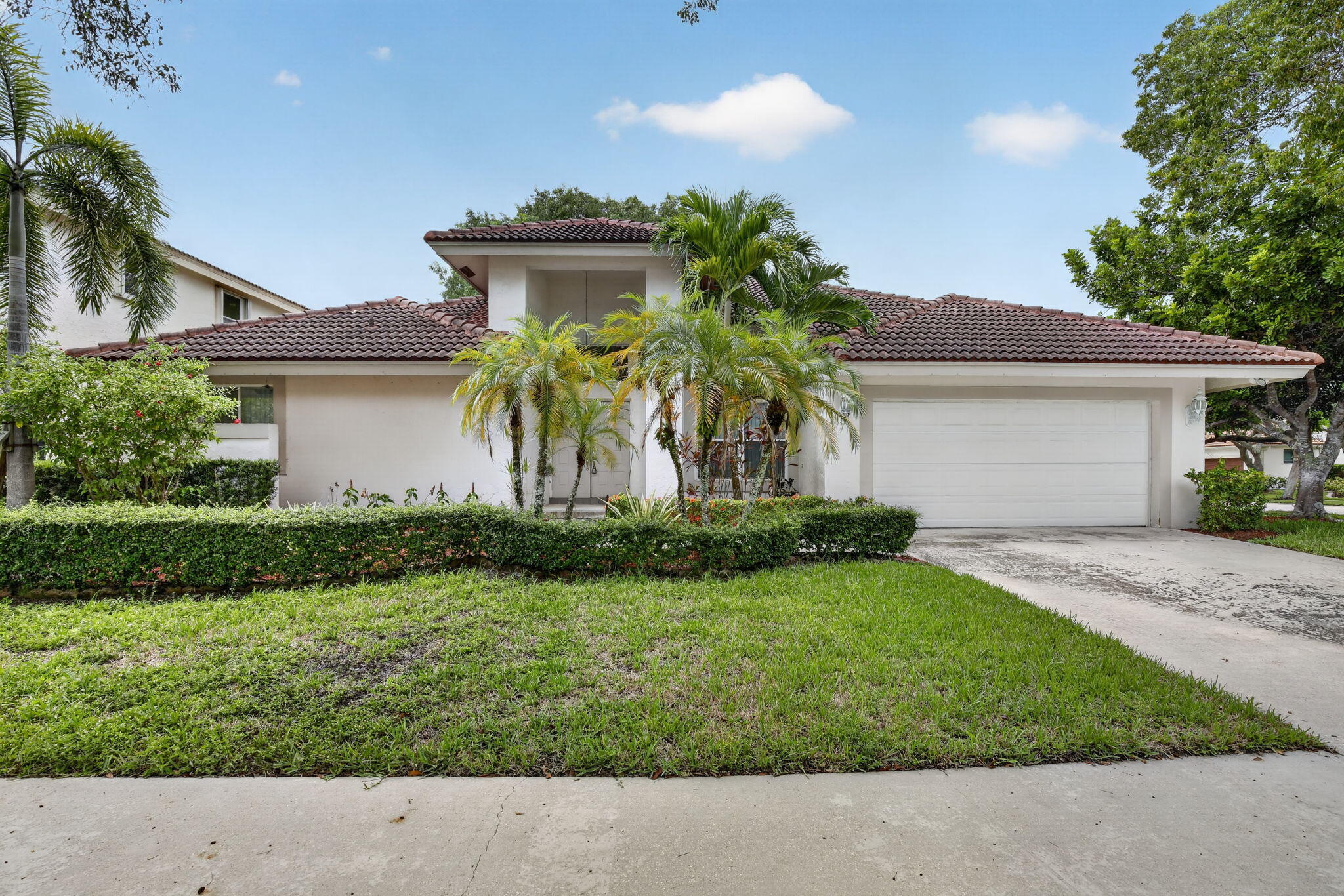 Foto de propiedad en 924 SPOONBILL Circle, Weston, FL 33326 Weston con MLS# 