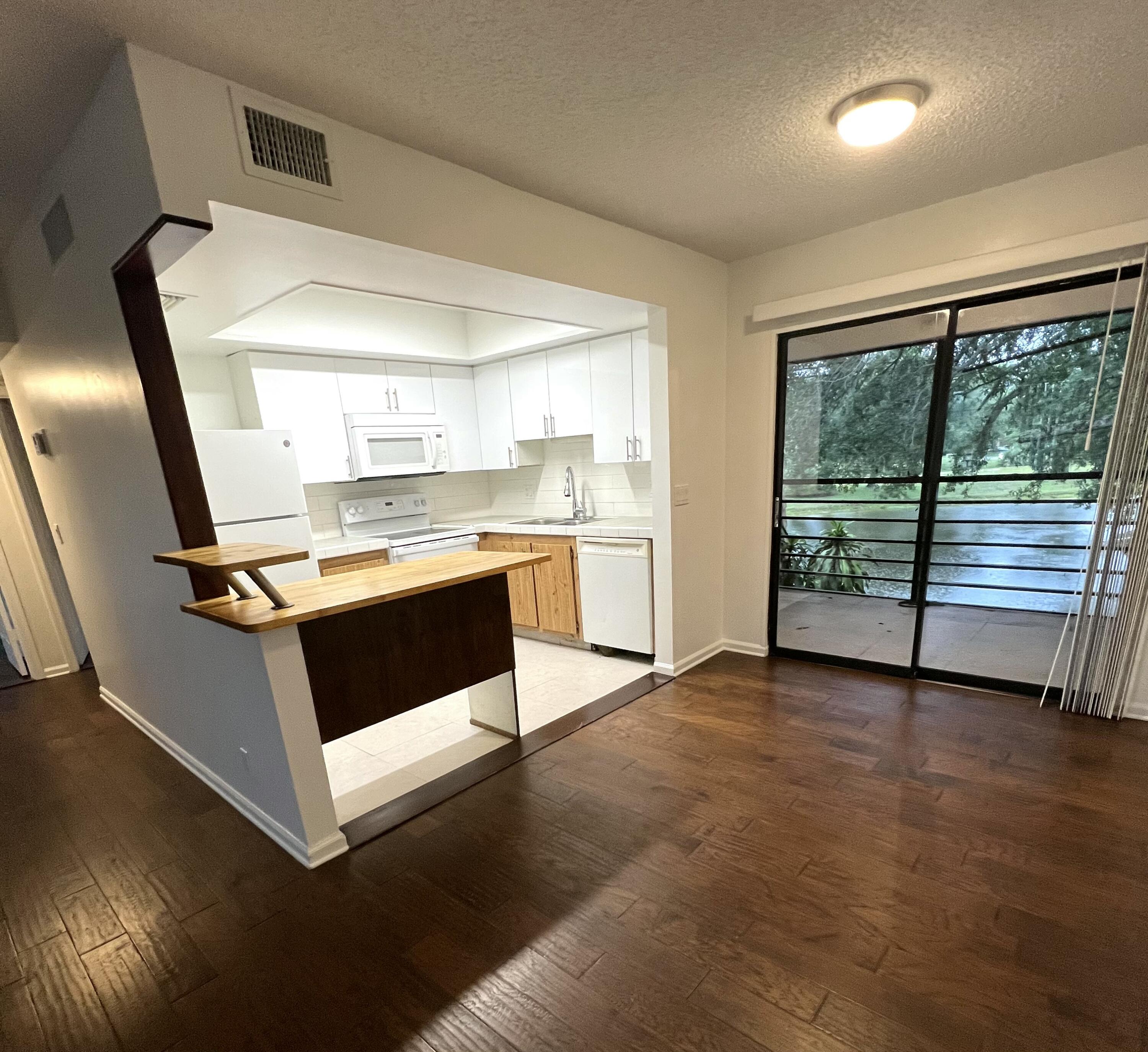 Foto de propiedad en 4205 Oak Terrace Drive, Greenacres, FL 33463 Greenacres con MLS# 