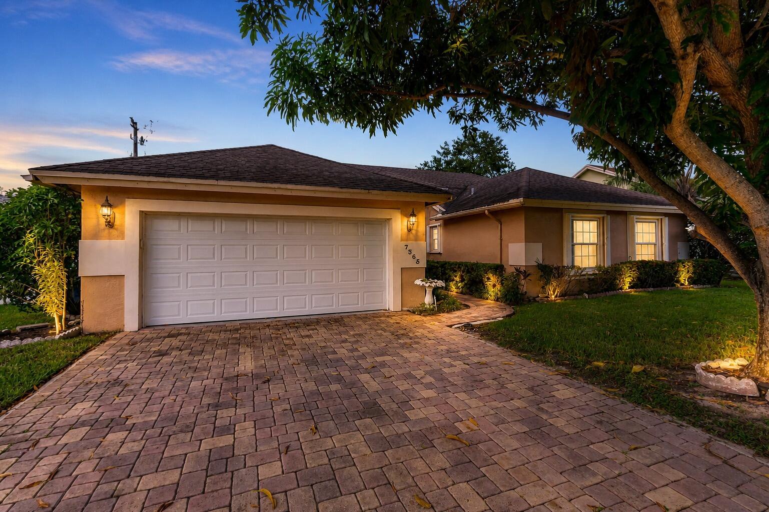 Foto de propiedad en 7365 NW 54TH Court, Lauderhill, FL 33319 Lauderhill con MLS# 