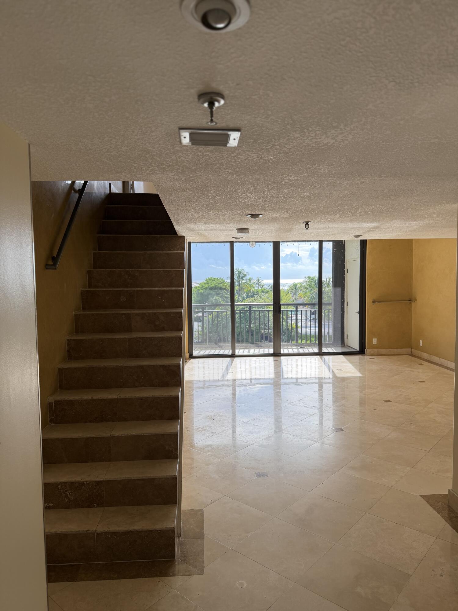 Foto de propiedad en 2300 NE 33rd Avenue 604, Fort Lauderdale, FL 33305 Fort Lauderdale con MLS# 