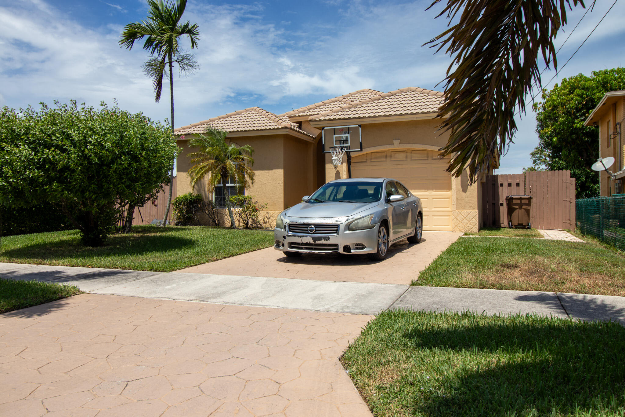Foto de propiedad en 237 SW 8TH Street, Deerfield Beach, FL 33441 Deerfield Beach con MLS# 