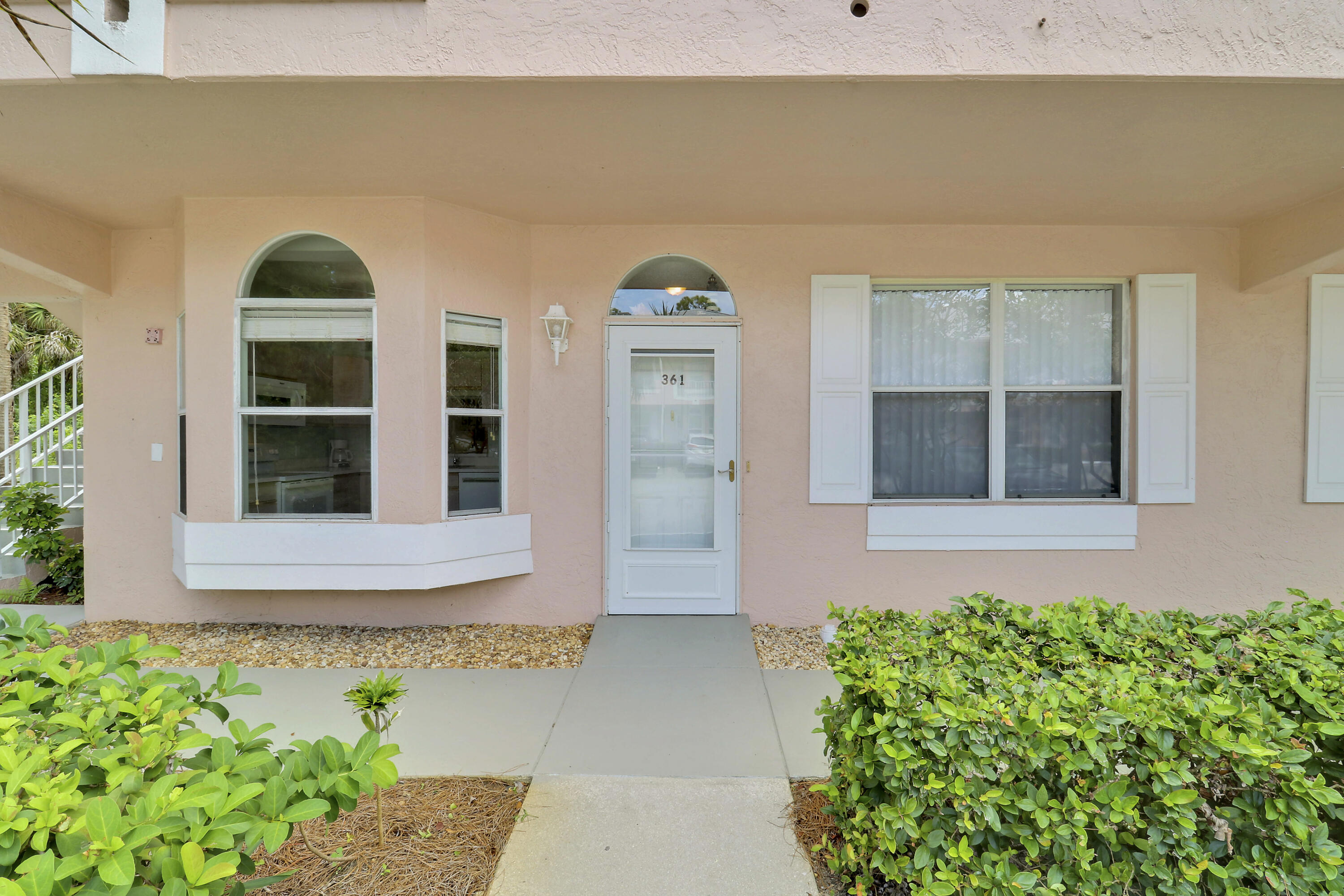Foto de propiedad en 18081 SE Country Club Drive 37-361, Tequesta, FL 33469 Tequesta con MLS# 