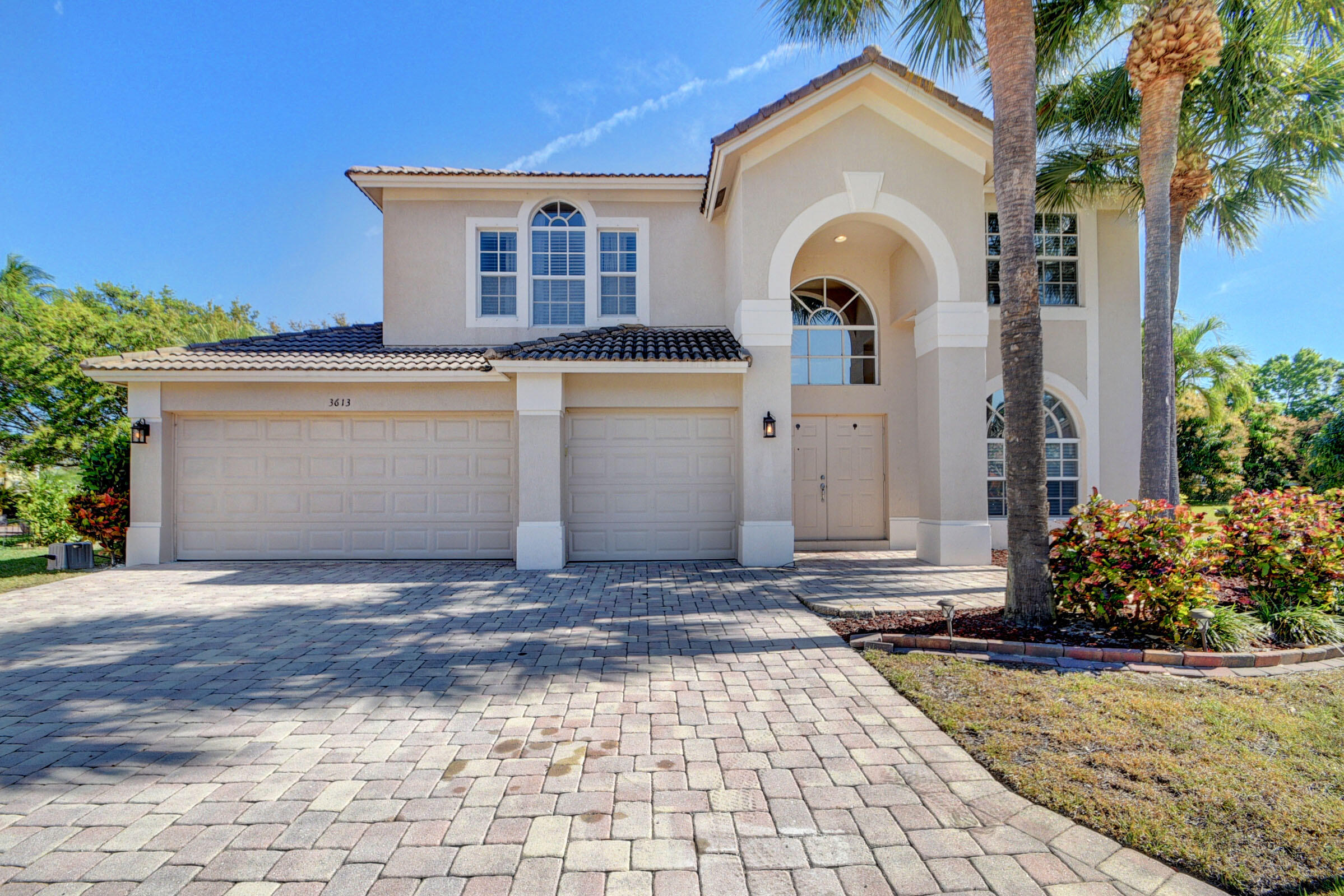 Foto de propiedad en 3613 Burchs Cove, West Palm Beach, FL 33411 West Palm Beach con MLS# 