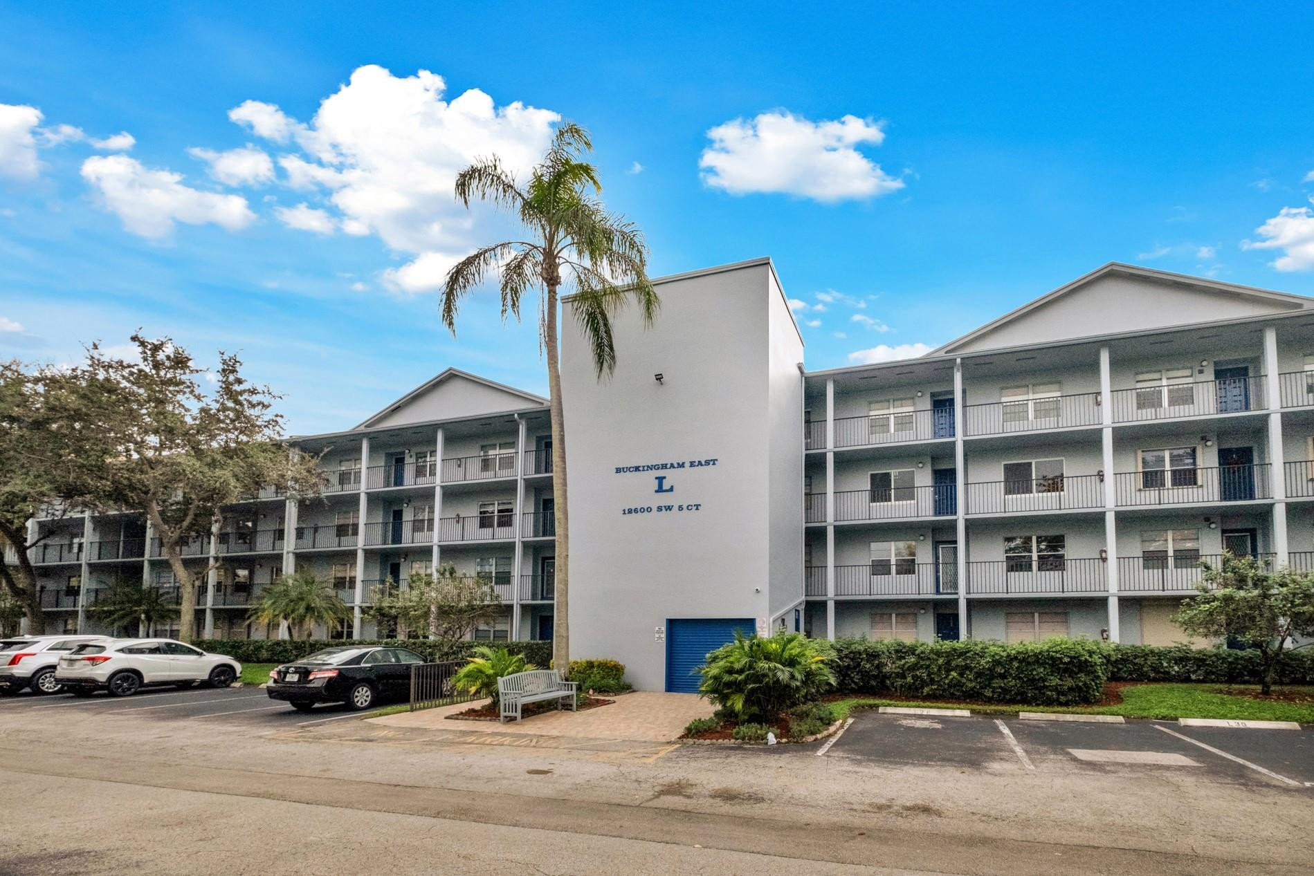 Foto de propiedad en 12600 SW 5TH Court 414L, Pembroke Pines, FL 33027 Pembroke Pines con MLS# 
