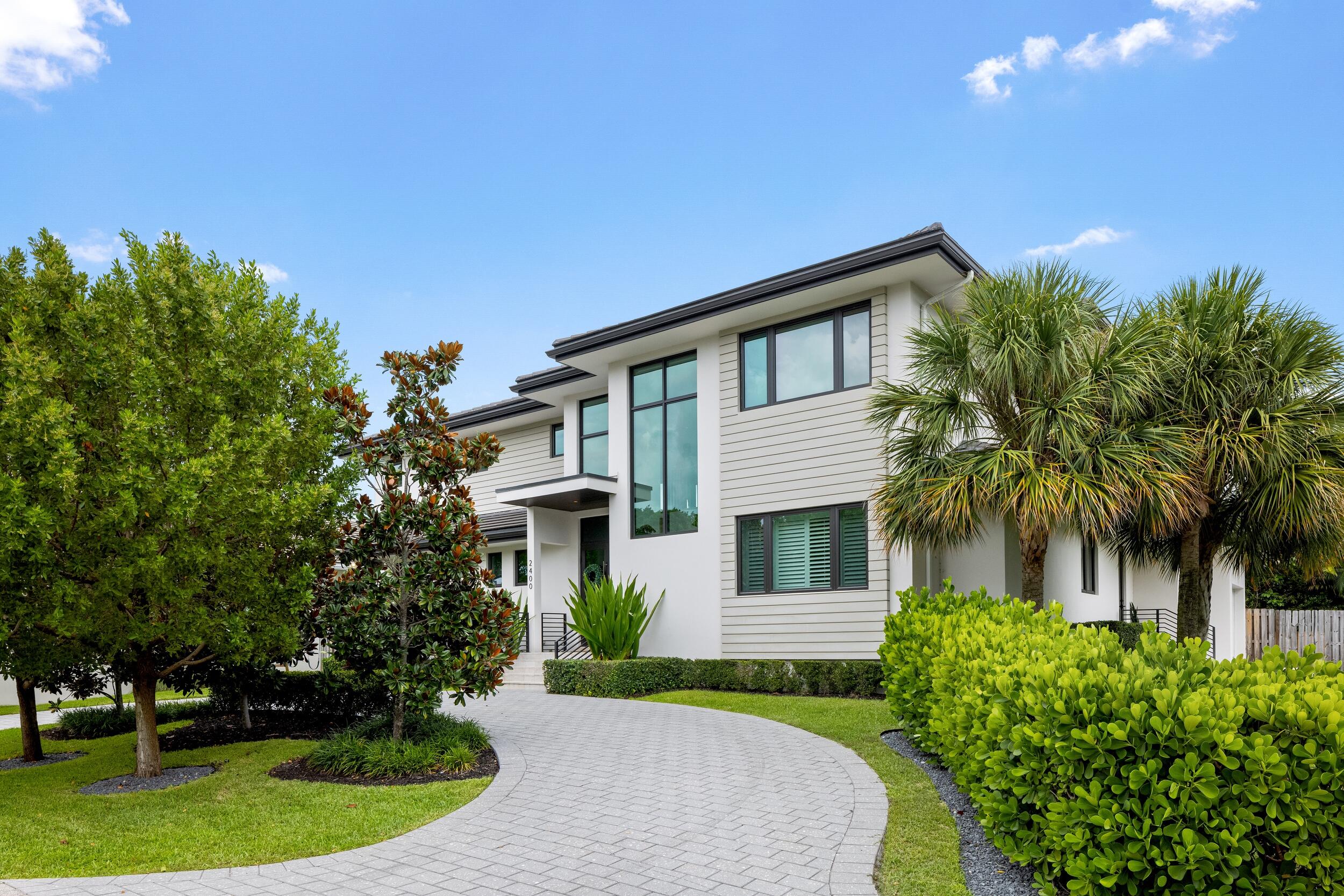 Foto de propiedad en 2400 NE 27th Avenue, Fort Lauderdale, FL 33305 Fort Lauderdale con MLS# 