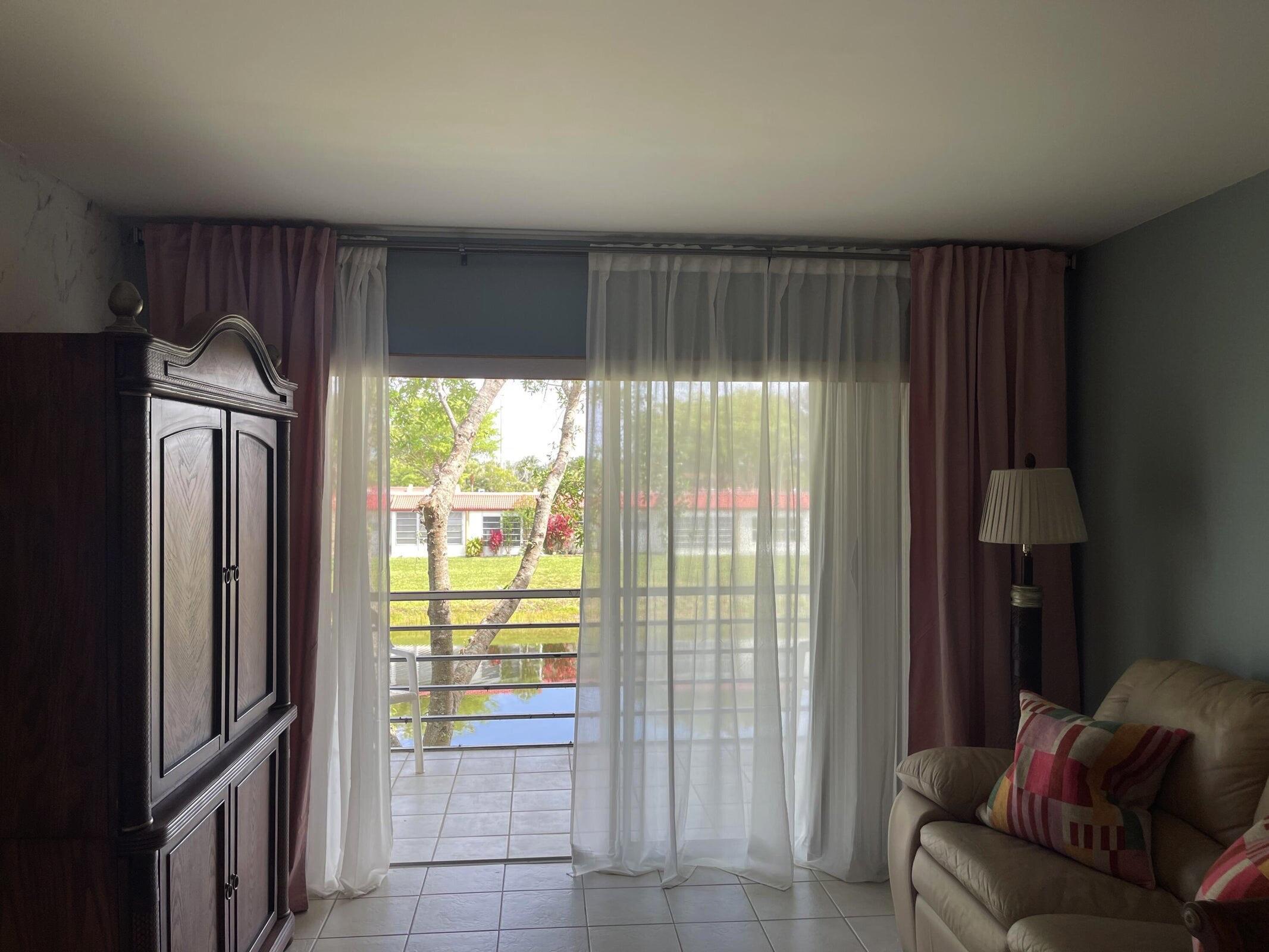 Foto de propiedad en 155 LAKE CAROL Drive 155, West Palm Beach, FL 33411 West Palm Beach con MLS# 