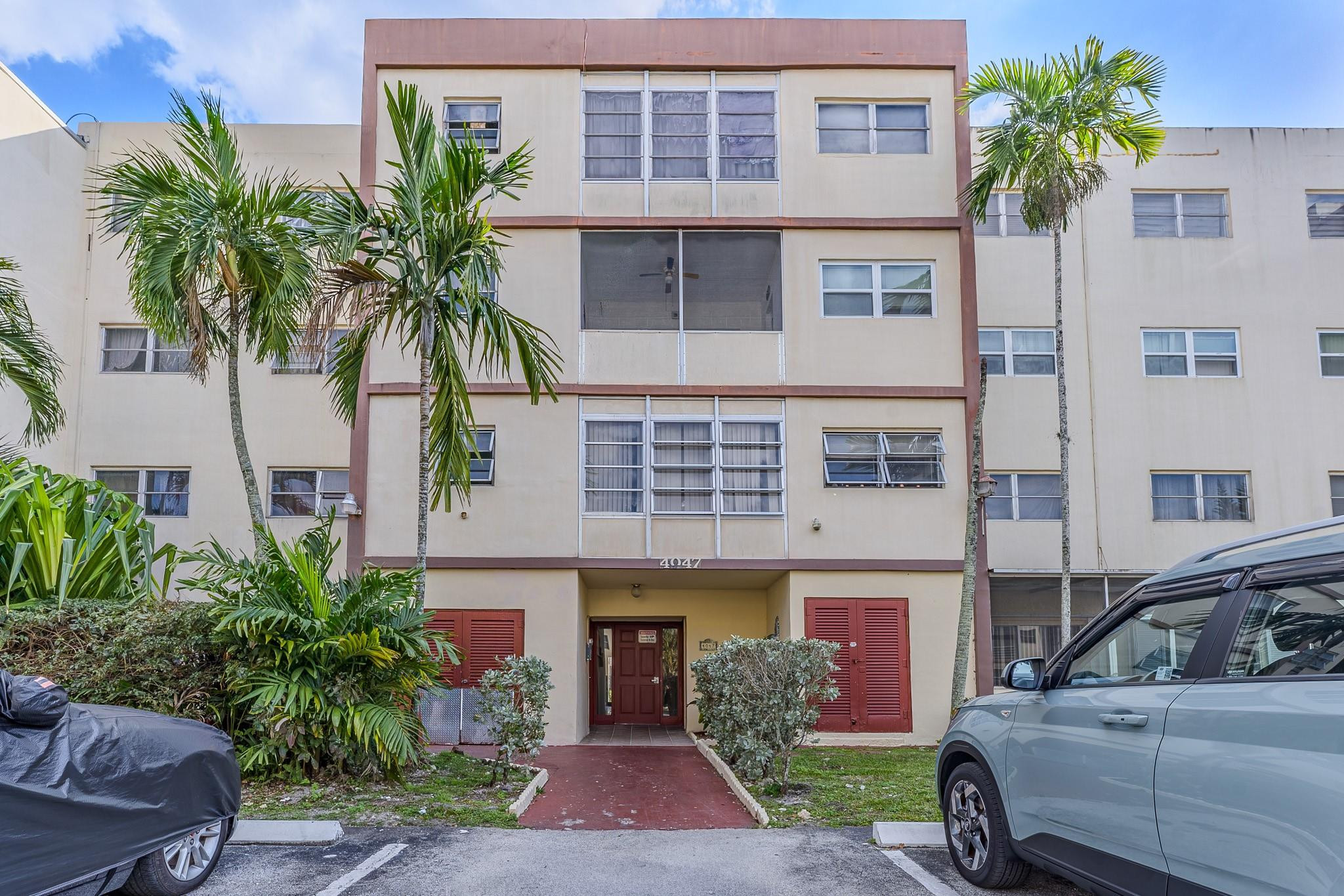 Foto de propiedad en 4047 NW 16TH Street 307, Lauderhill, FL 33313 Lauderhill con MLS# 