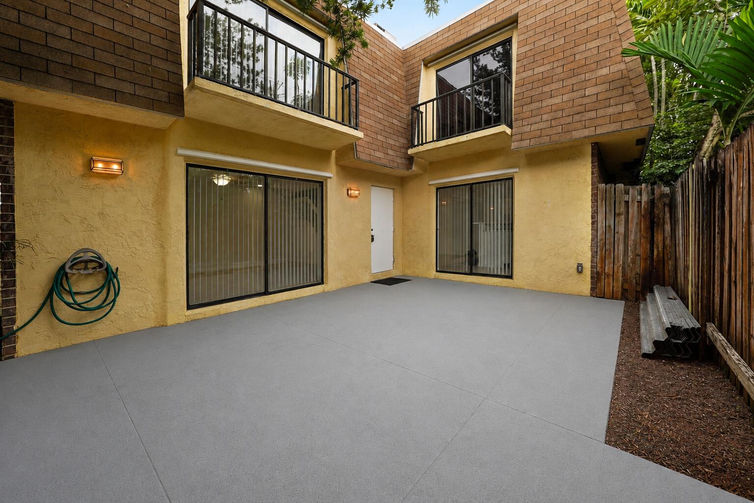 Foto de propiedad en 237 ALEMEDA Drive 3, Palm Springs, FL 33461 Palm Springs con MLS# 