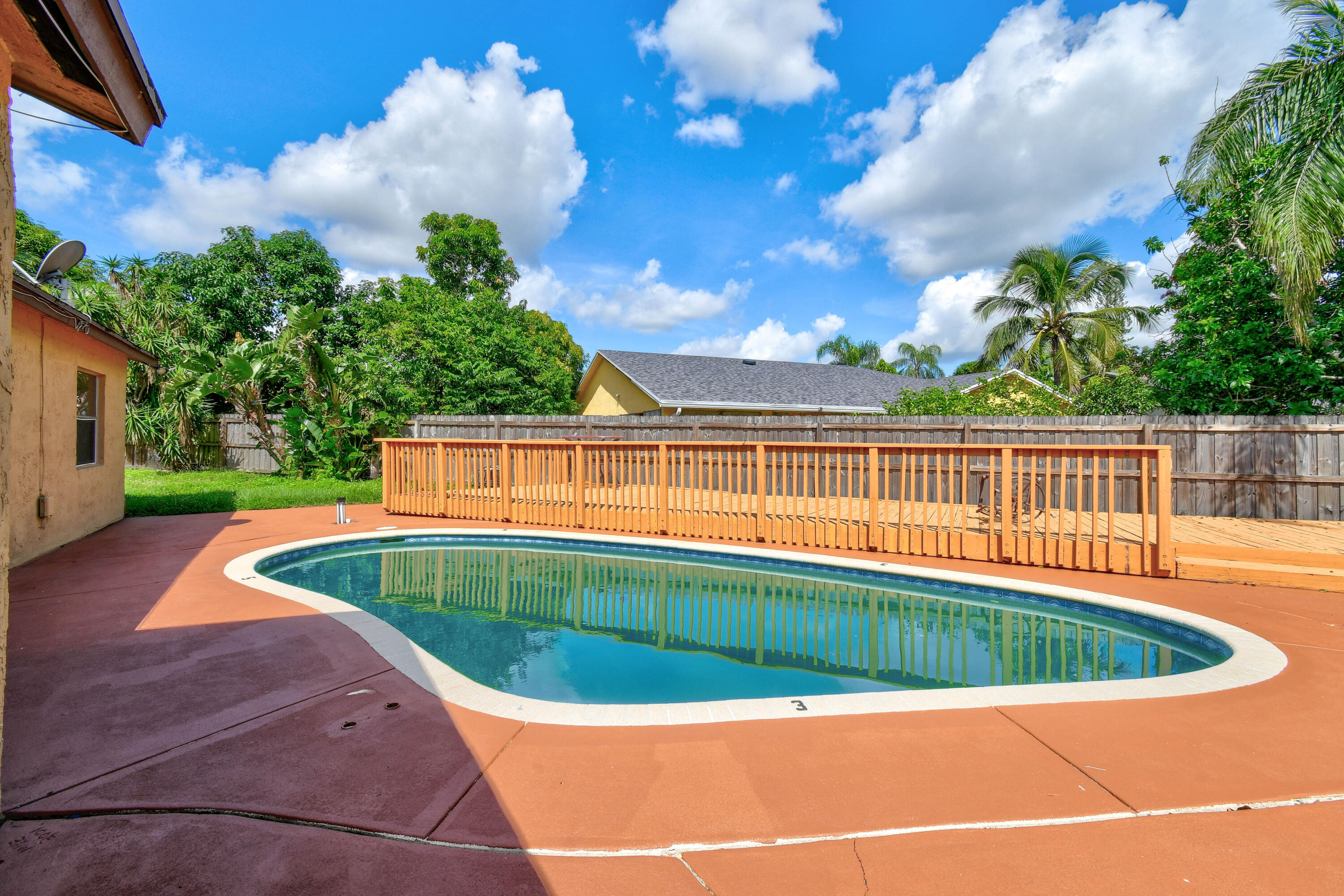 Foto de propiedad en 6126 Wauconda Way E, Greenacres, FL 33463 Greenacres con MLS# 