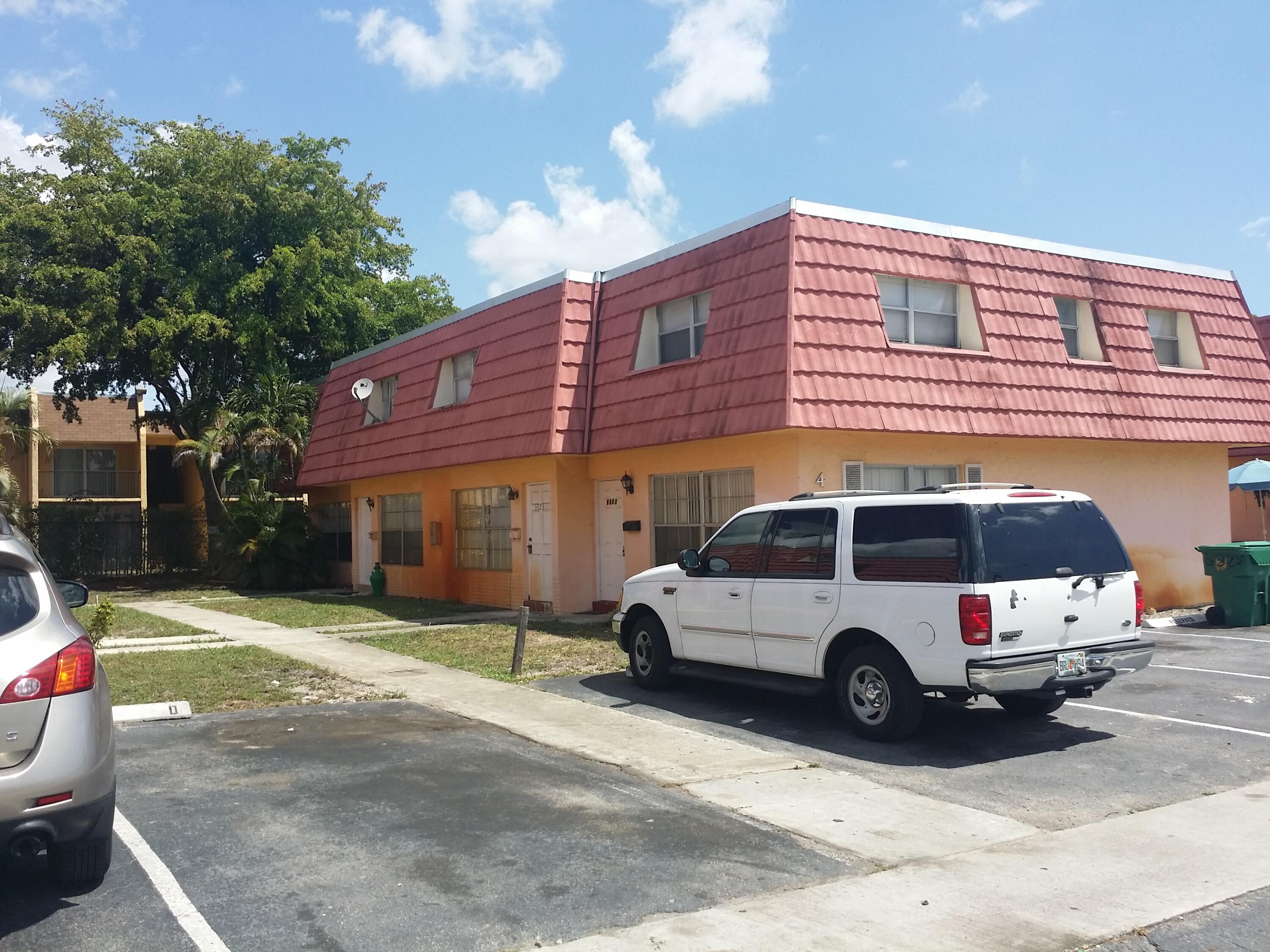 Foto de propiedad en 5323 NW 27TH Street B4, Lauderhill, FL 33313 Lauderhill con MLS# 