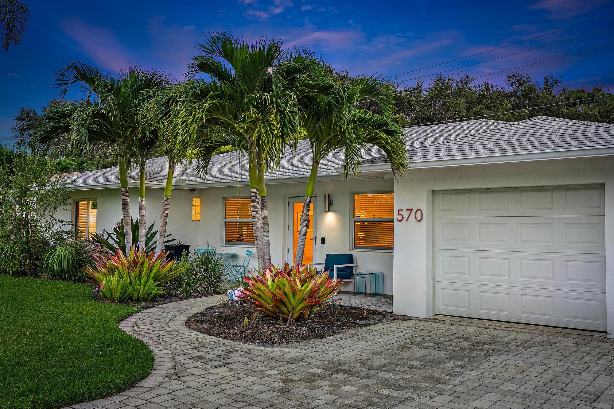 Foto de propiedad en 570 N DOVER Road, Tequesta, FL 33469 Tequesta con MLS# 